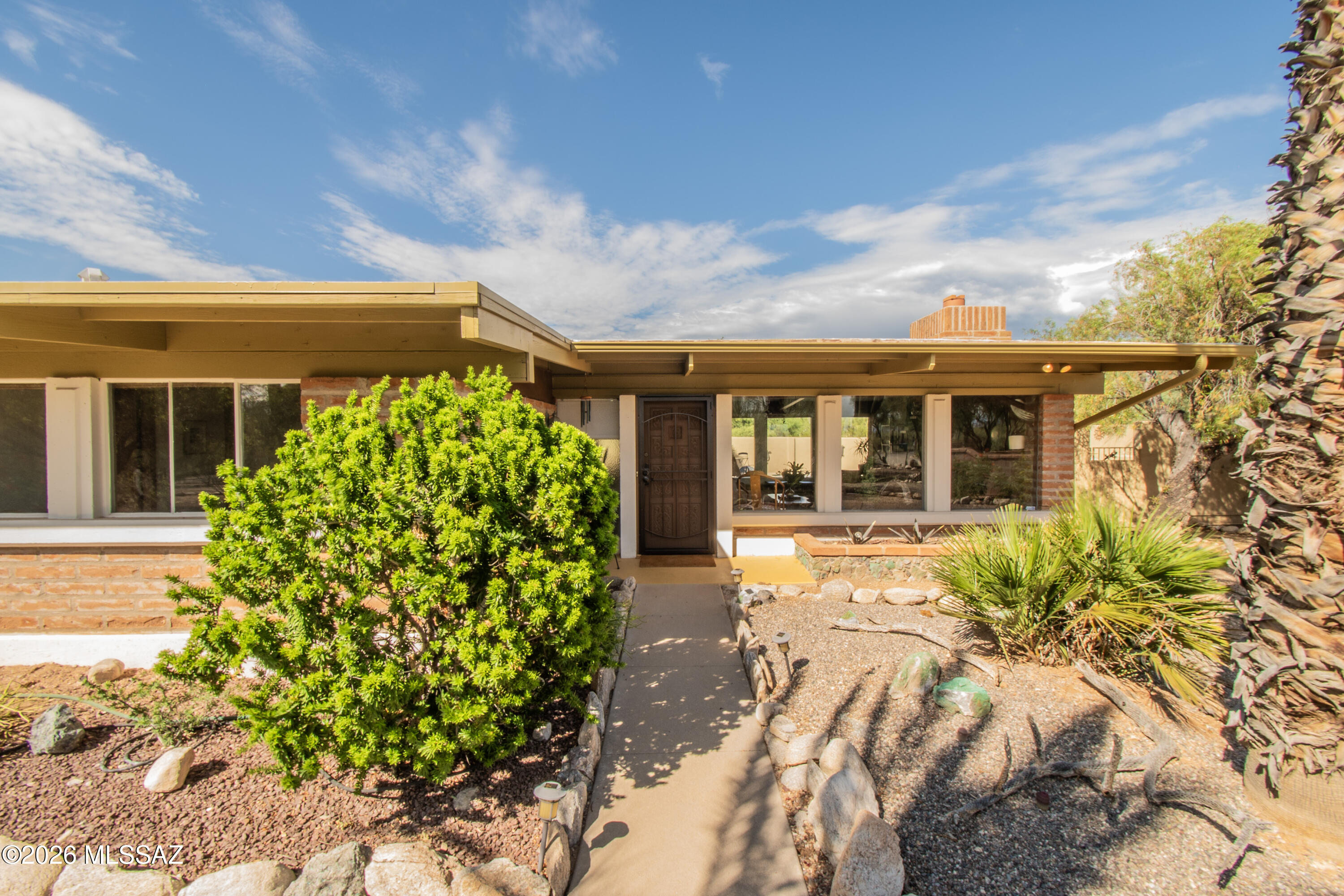 6010 N Canyon Drive — photo