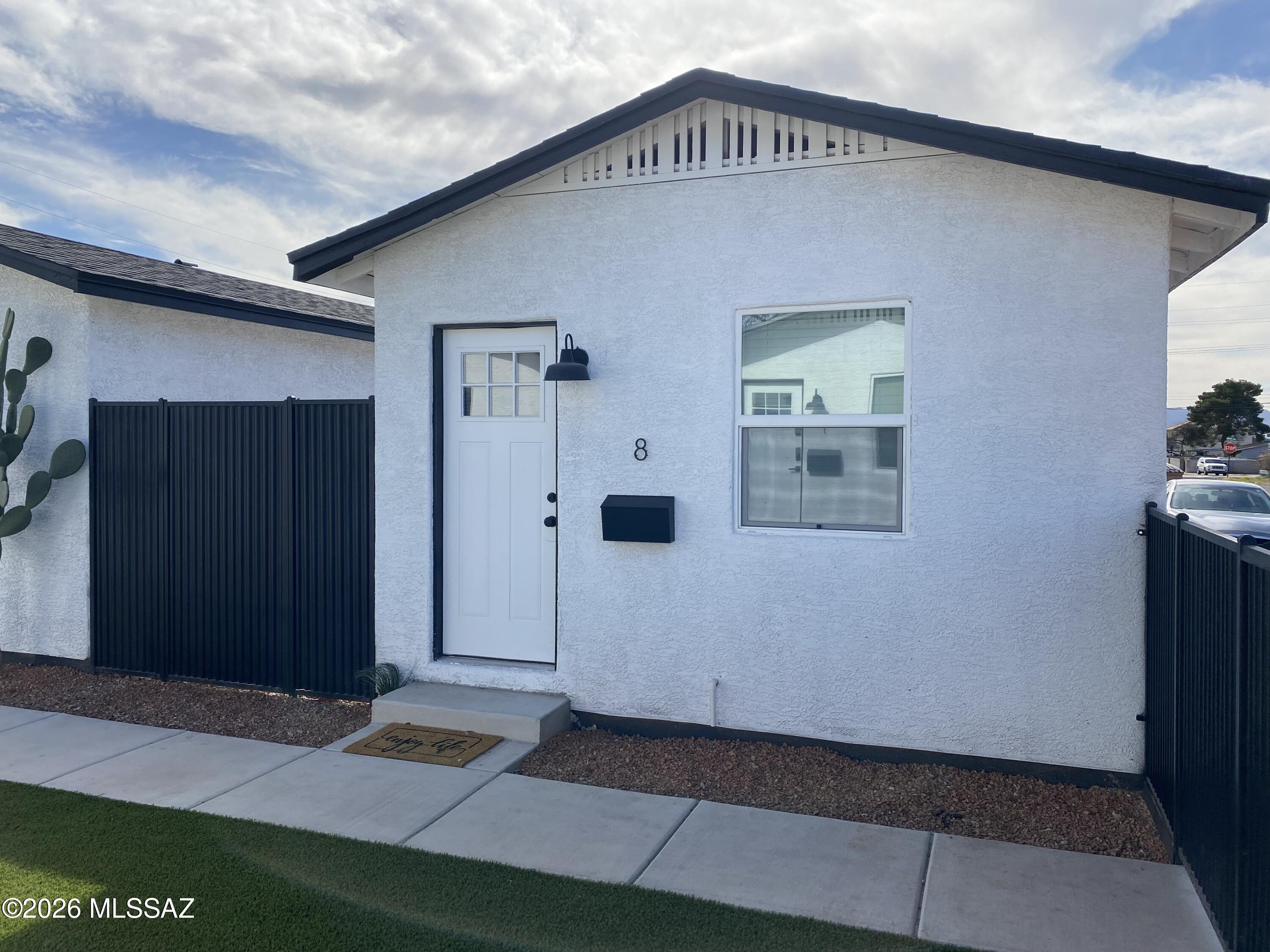 1030 E Lee Street 8 — photo