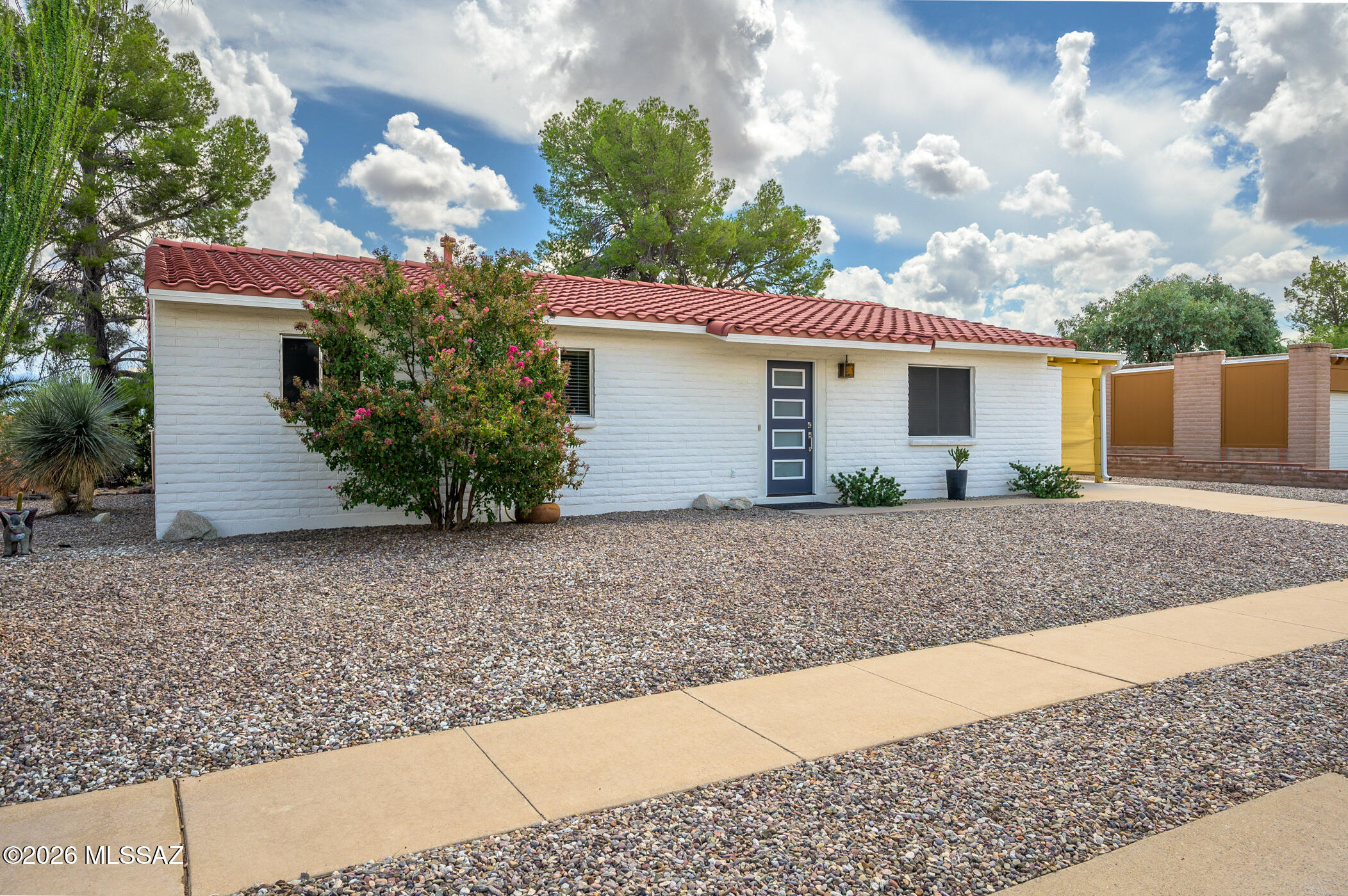1541 S San Ray — photo