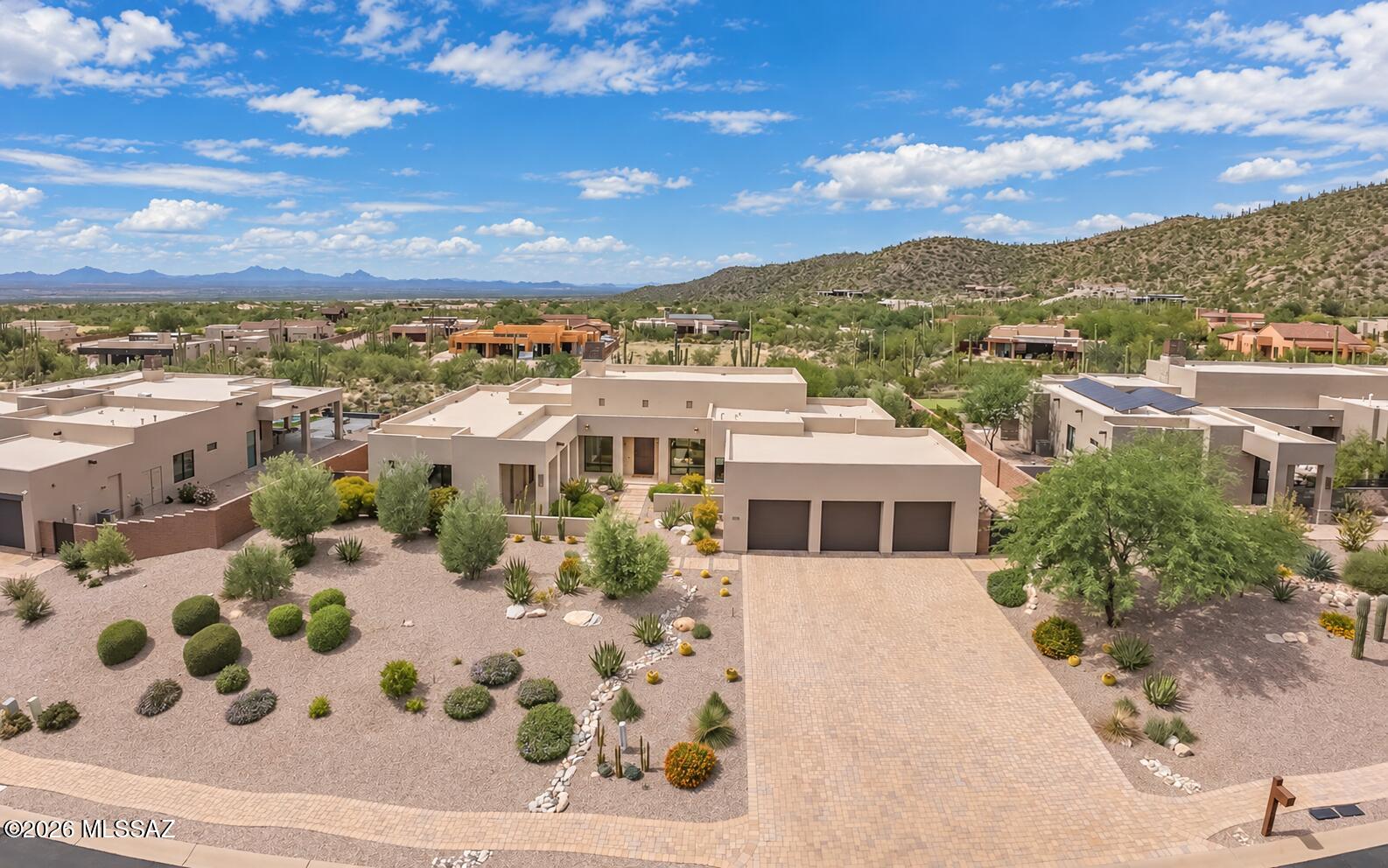 6134 W Seven Saguaros Circle — photo