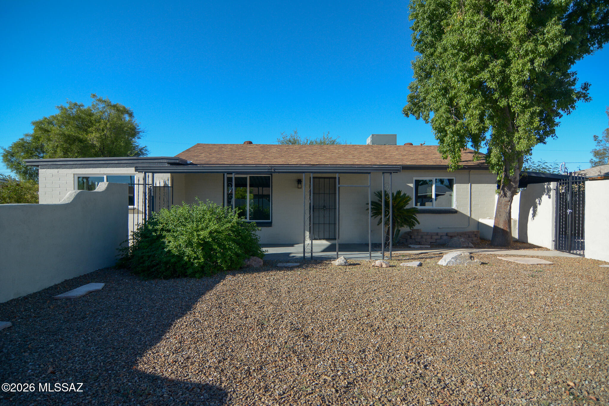 726 W Santa Paula Street — photo