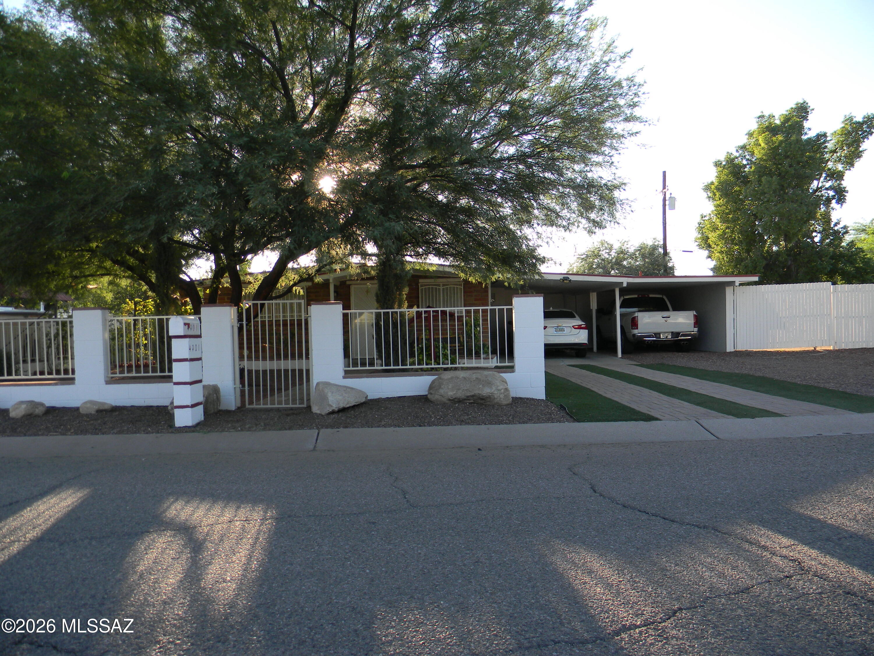 4901 N Plane Avenue — photo