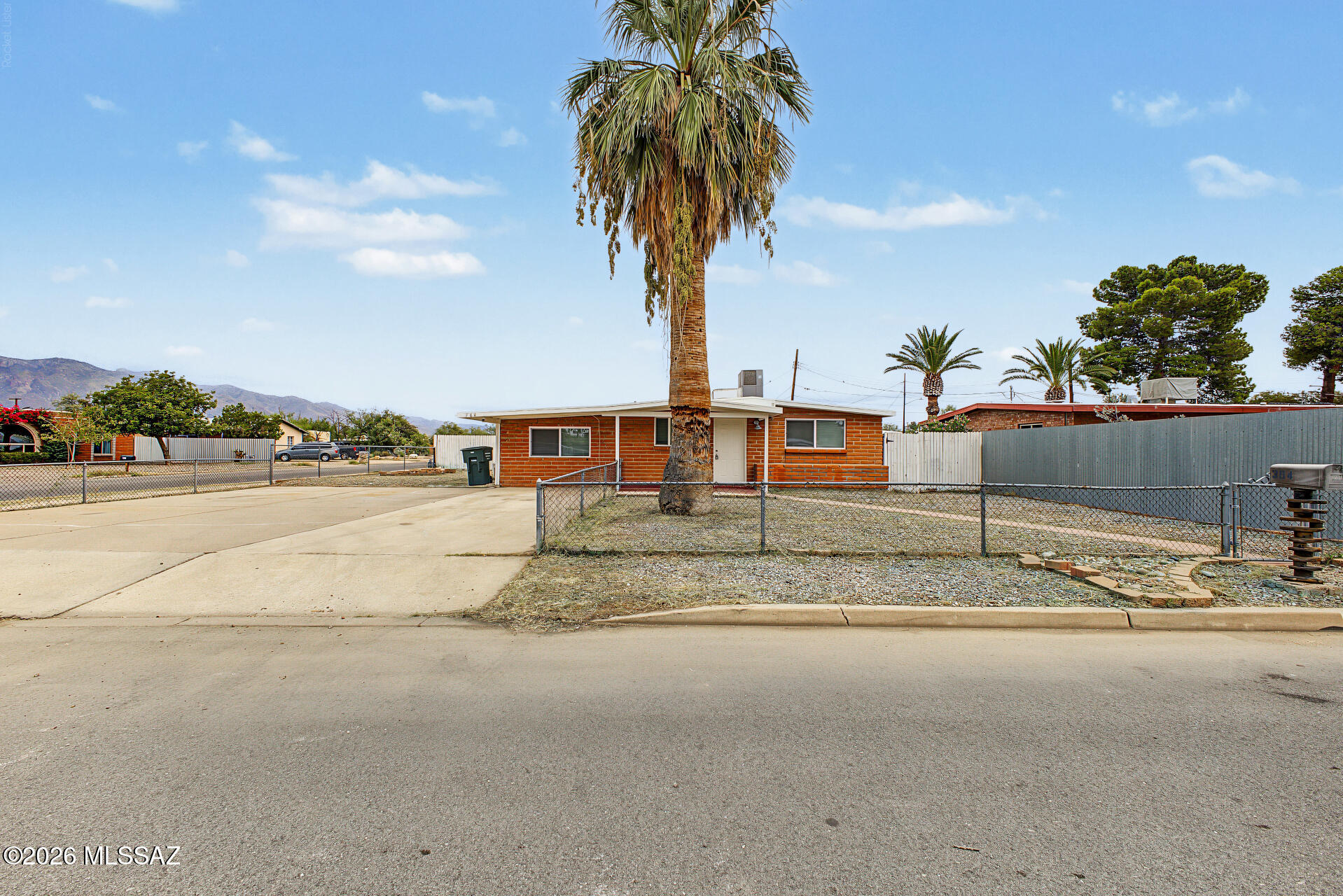 364 E Calle Arizona — photo