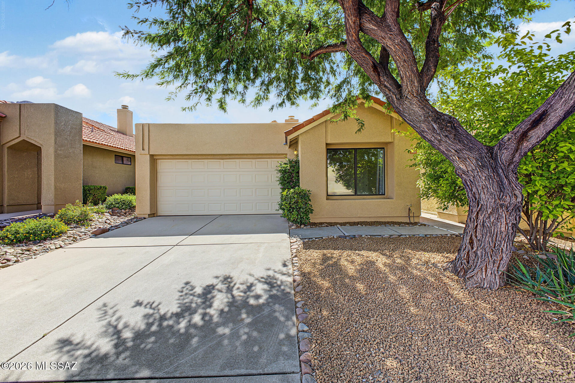310 E Highcourte Lane — photo