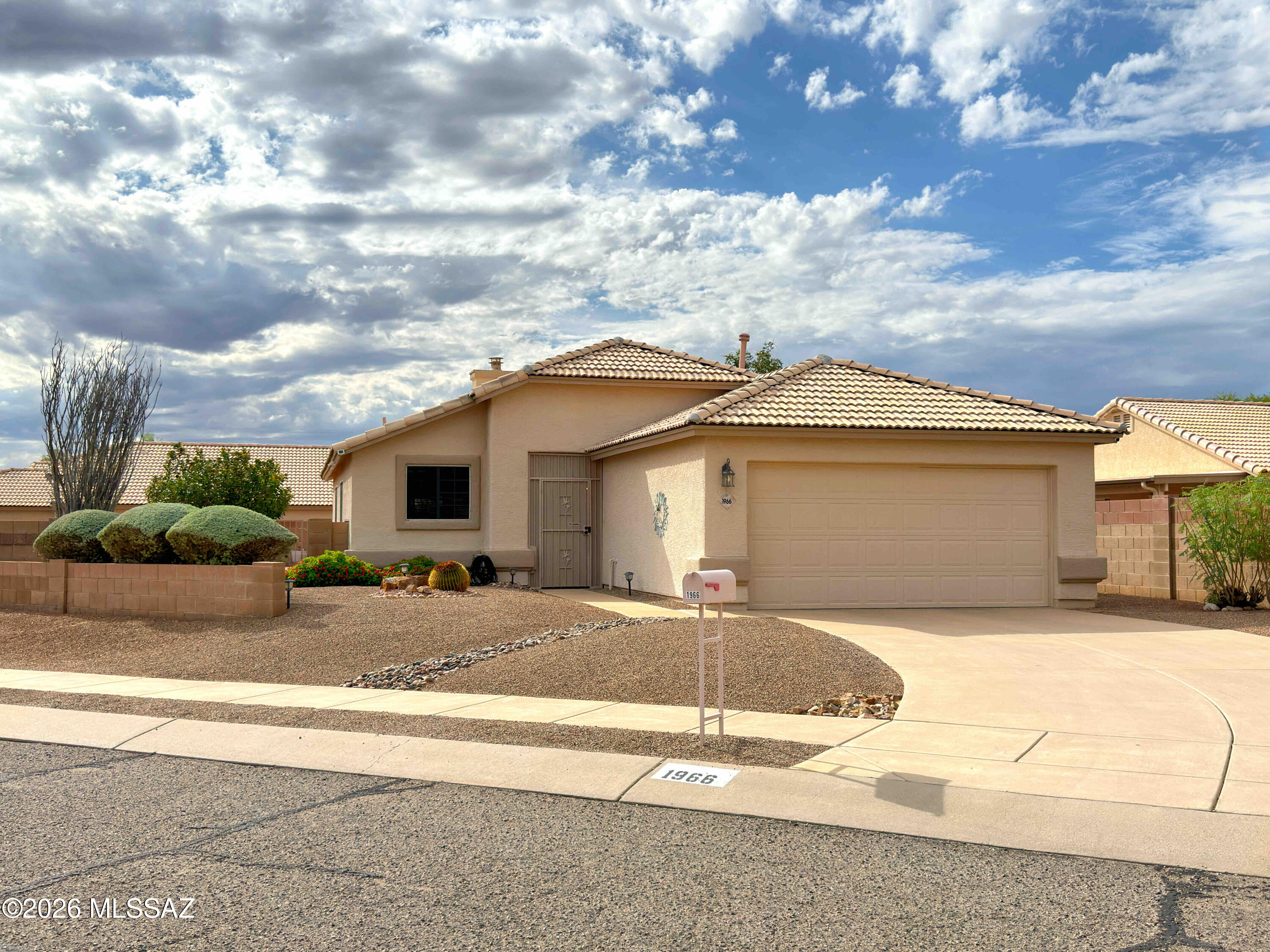 1966 W Cholla Vista Drive — photo