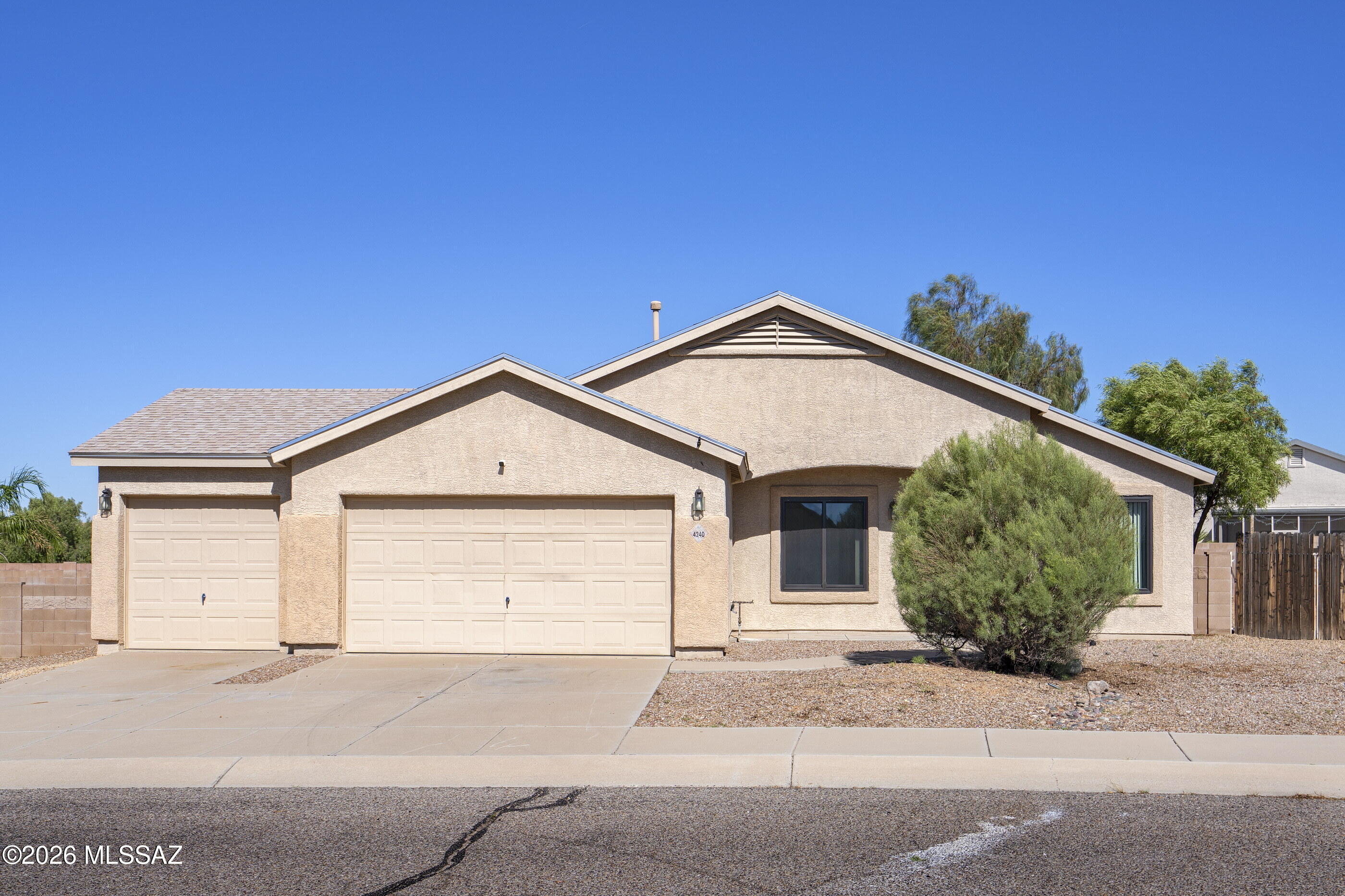 4240 W Gatekeeper Drive — photo