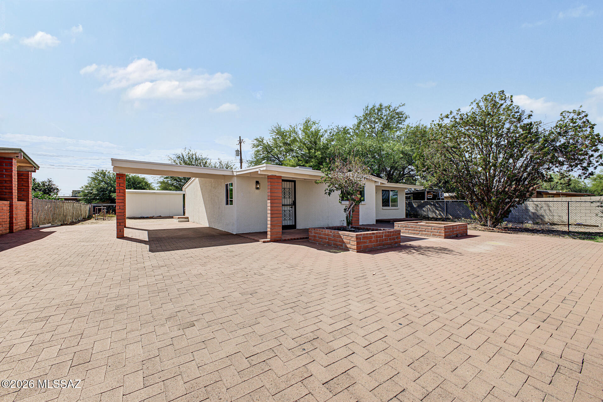325 W Santa Paula Street — photo