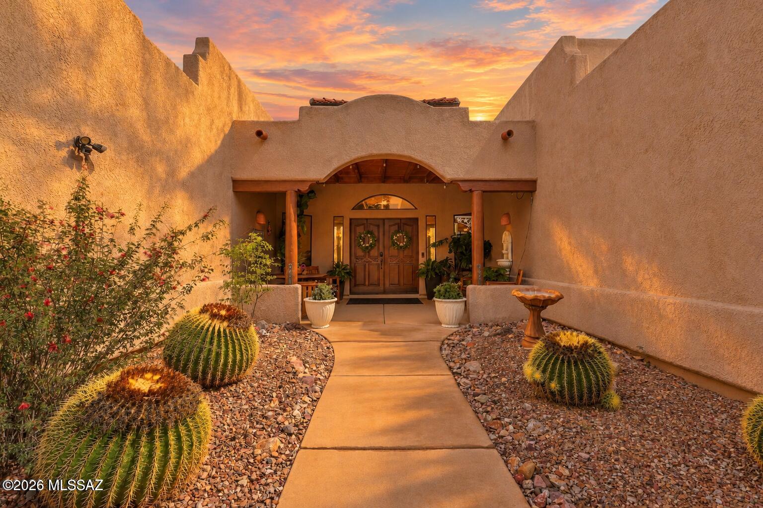 841 E Mount Wrightston Loop, Green Valley, AZ 85614 — photo 2