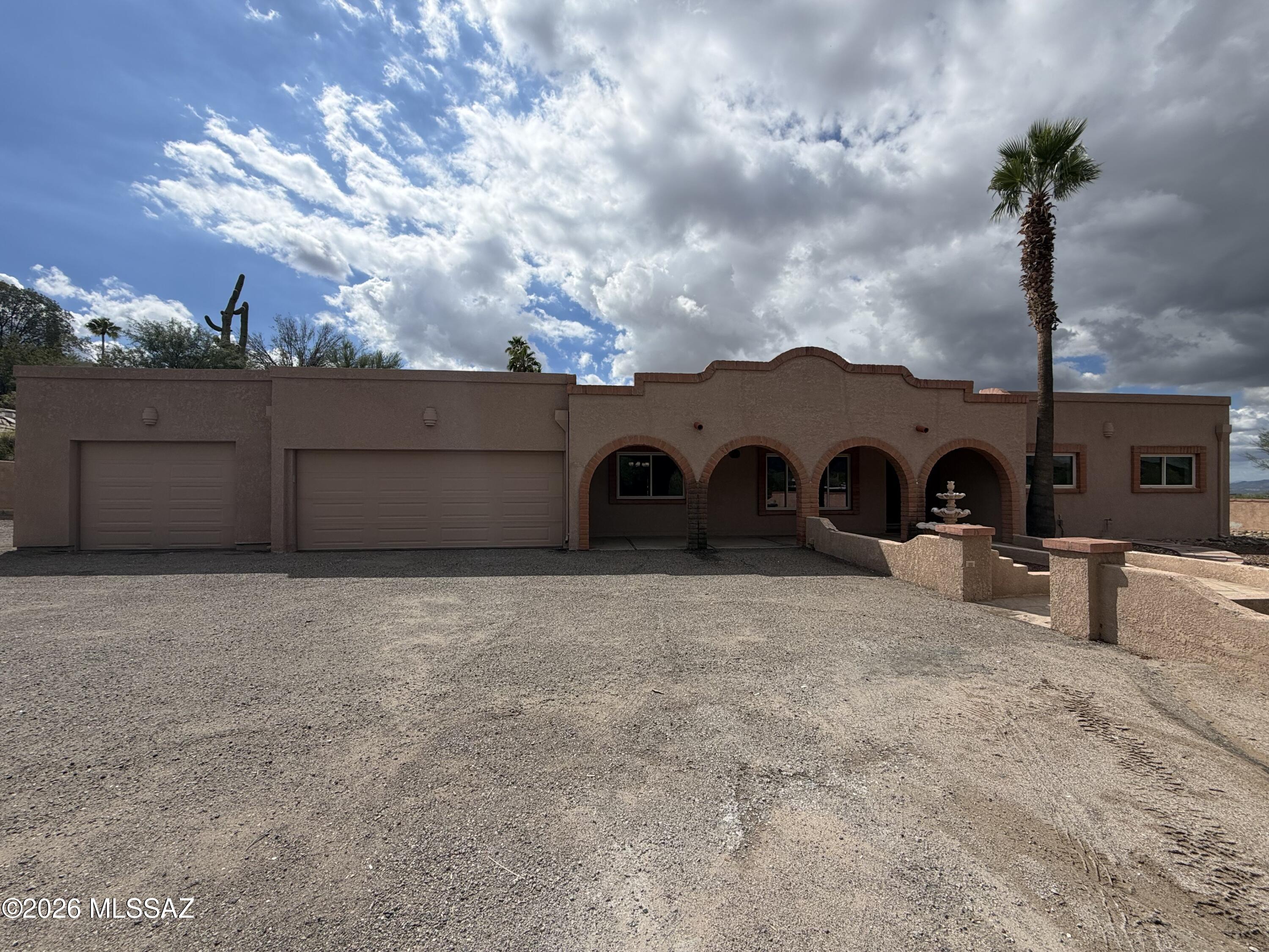 5611 N Placita Arizpe — photo