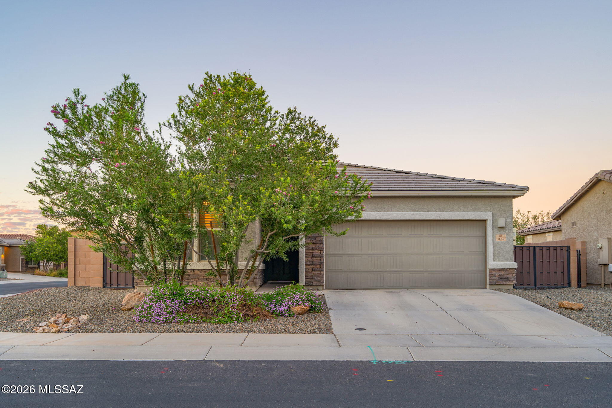 10928 W Pleasant View Drive — photo