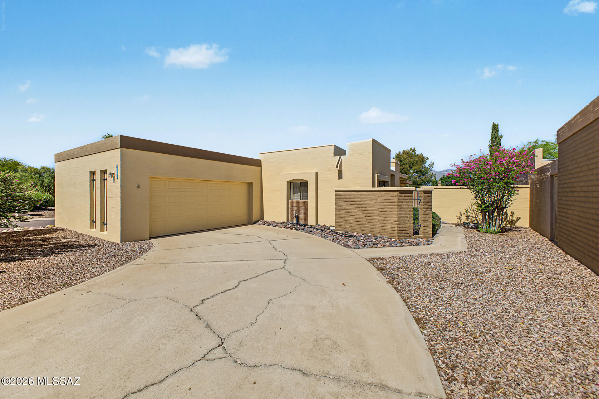 8961 E Linden Street — photo