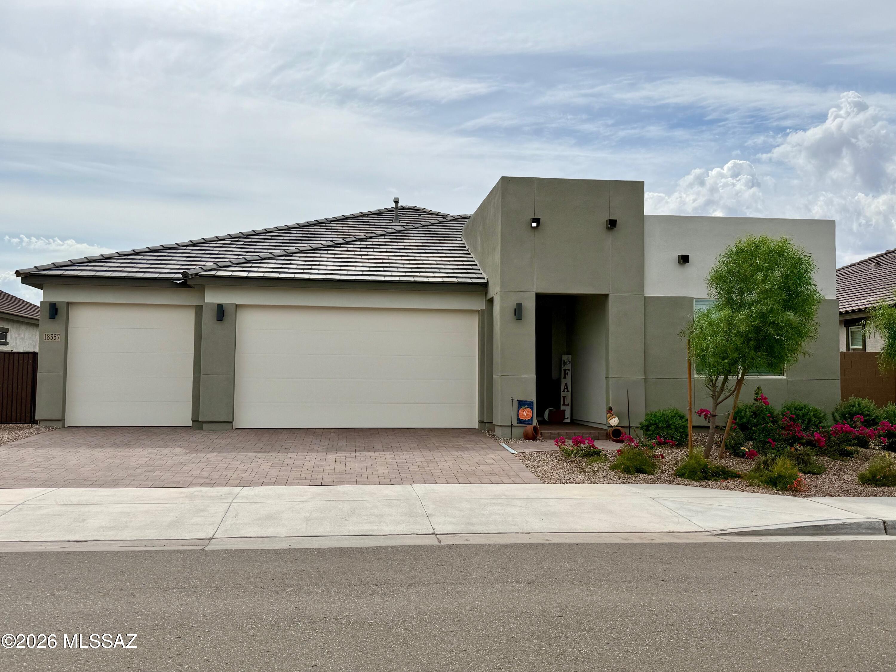18357 W Mohave Street — photo