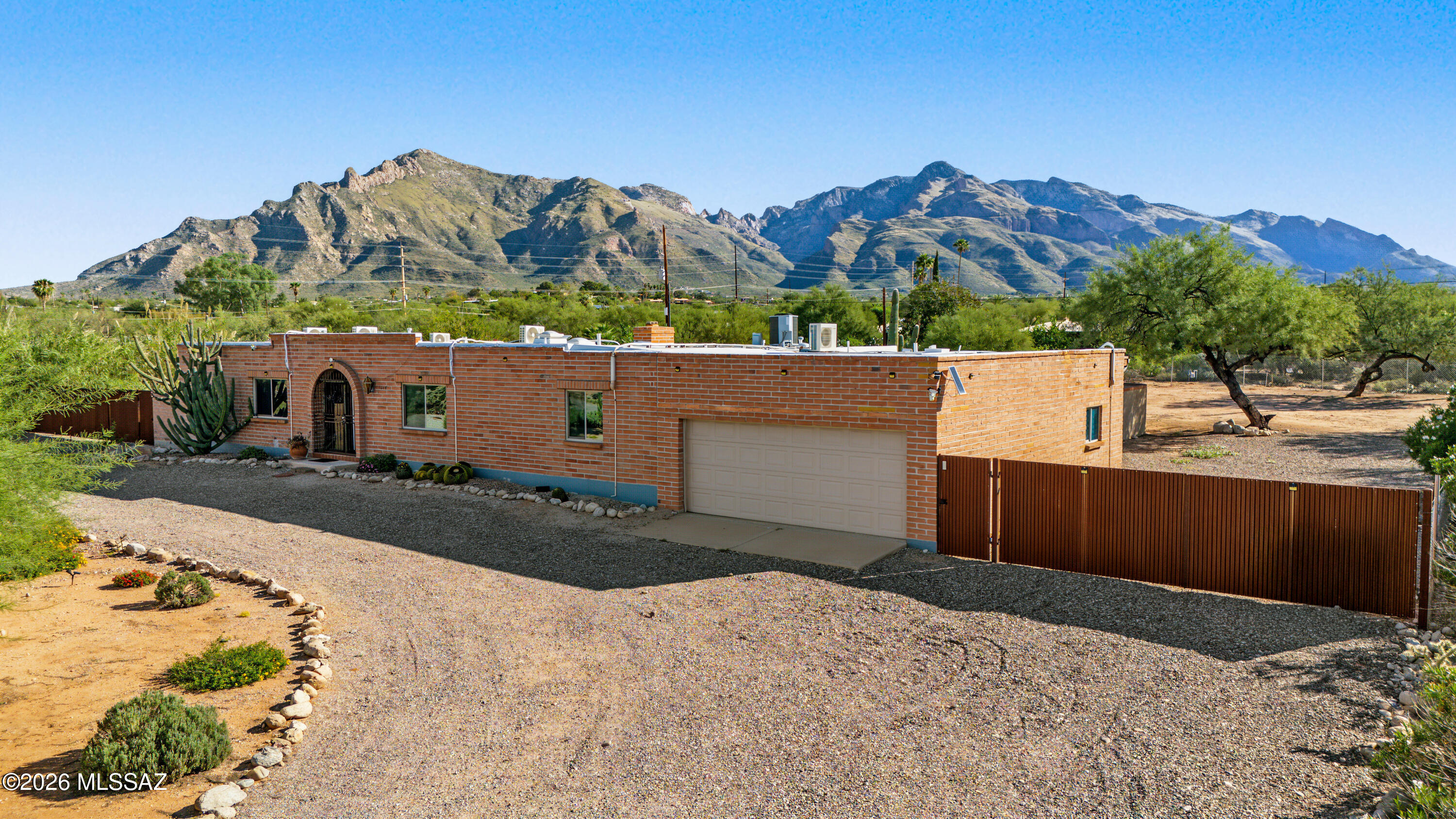 7040 N Antonietta Drive — photo