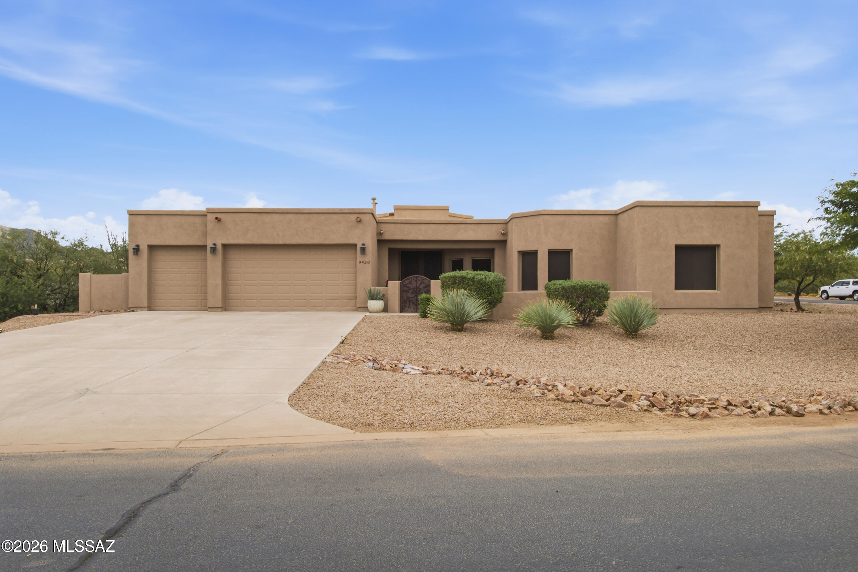 9420 E Woolly Butterfly Court — photo