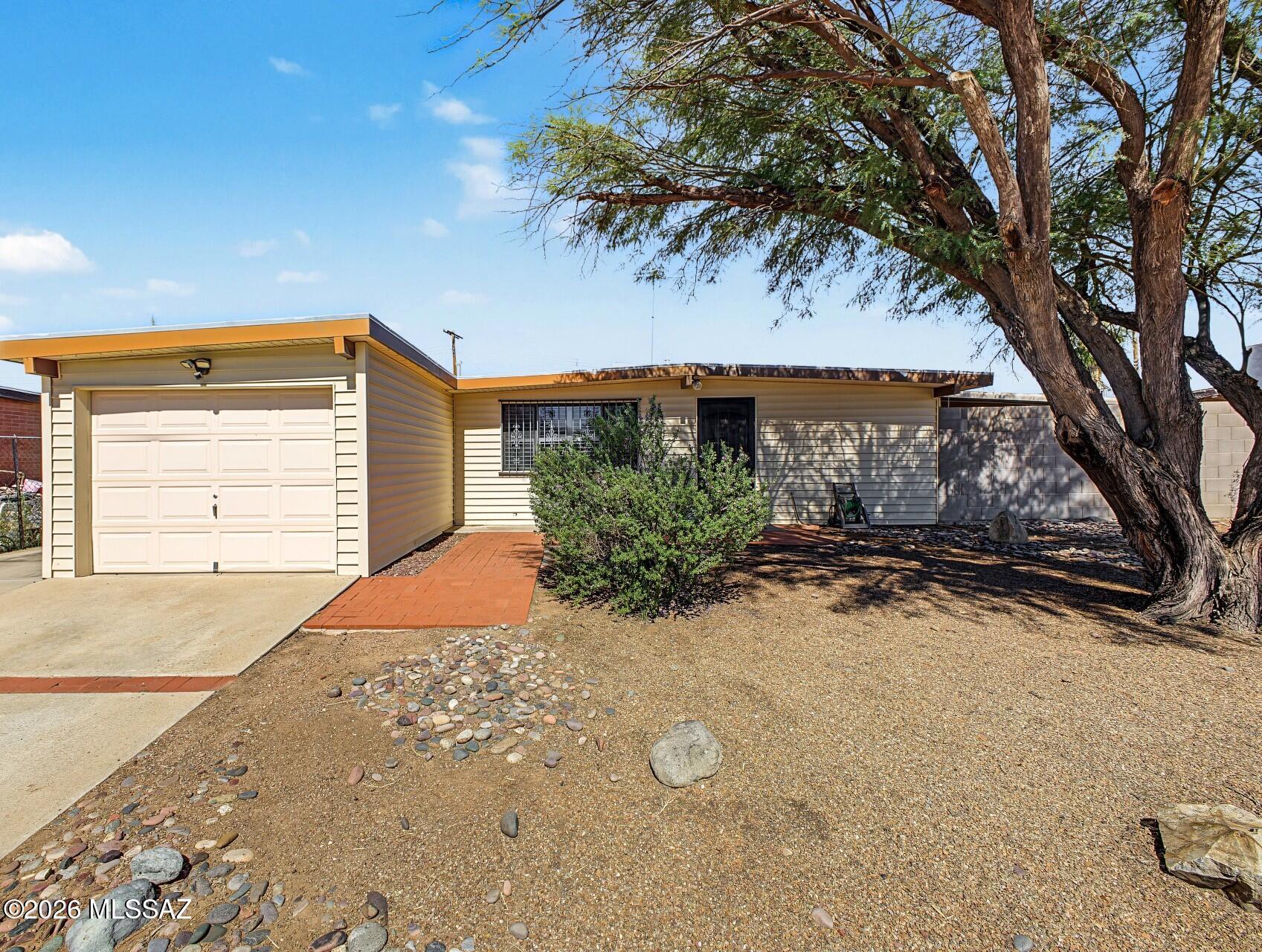 6617 E Nelson Drive — photo