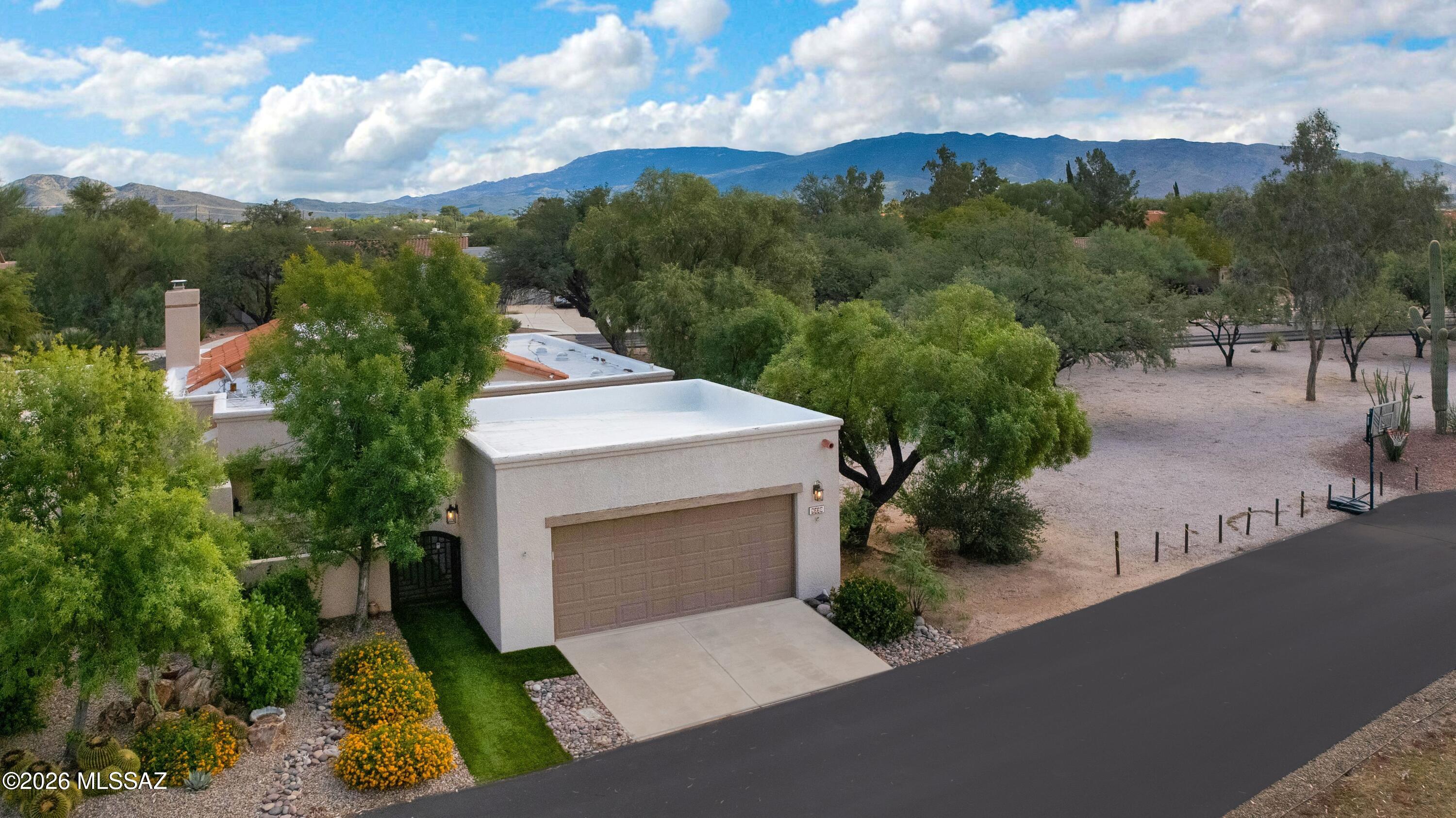 9220 E Lakeside Court — photo