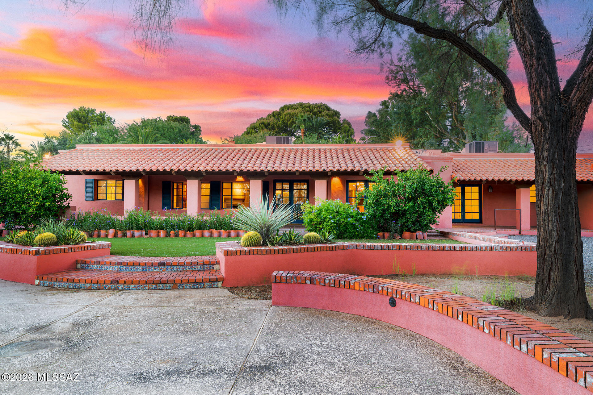 115 E Calle Resplendor — photo