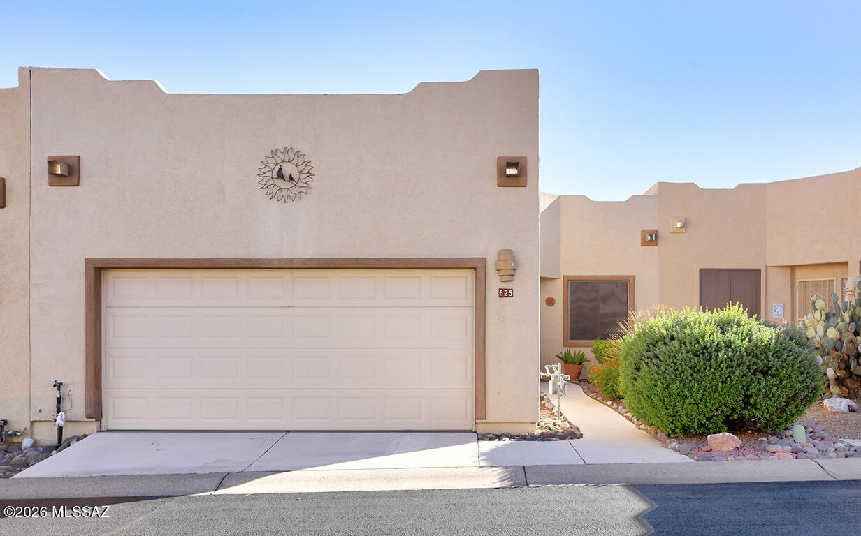 625 W Woodfield Court — photo