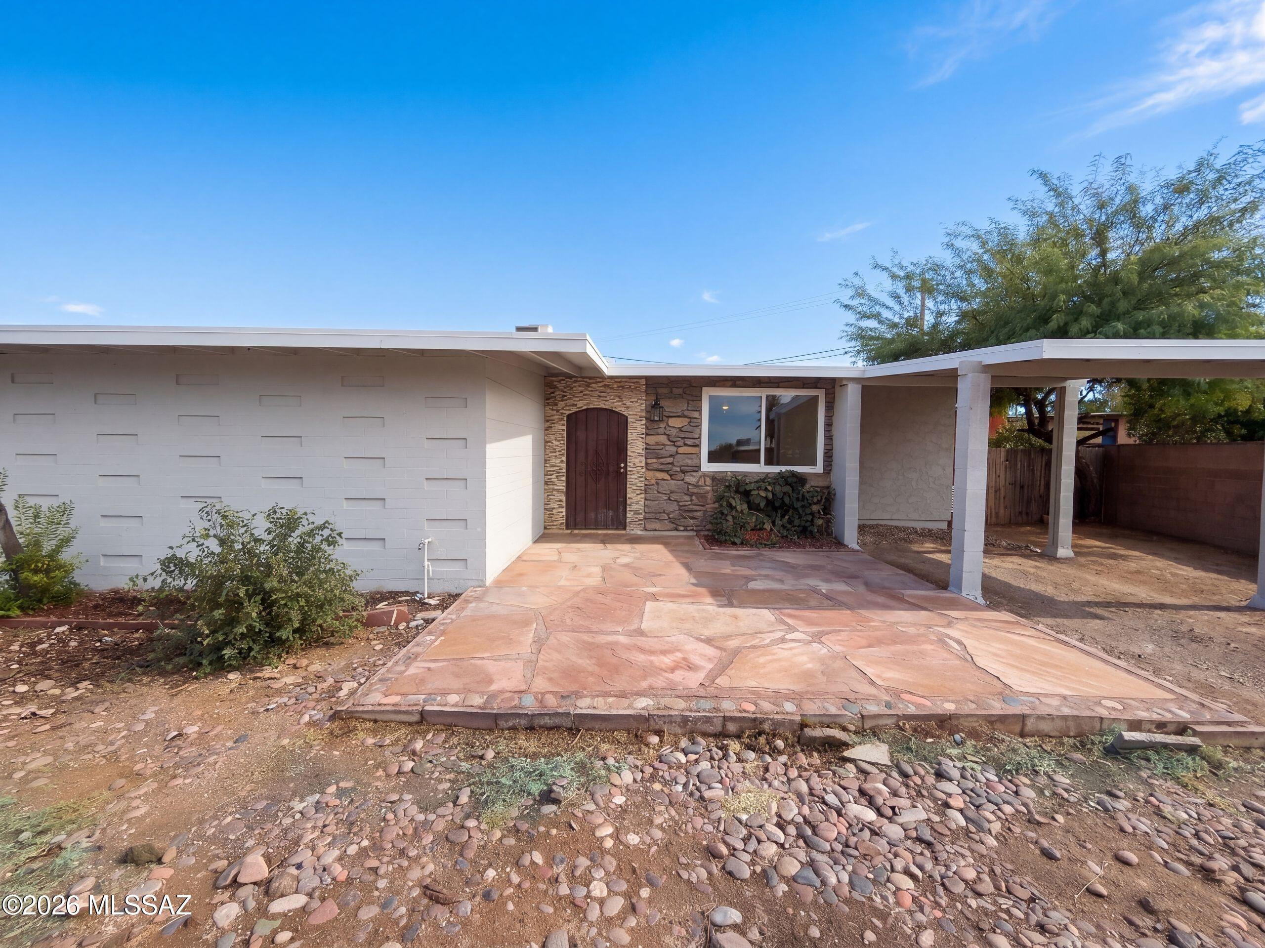 4252 E Sylvane Drive — photo