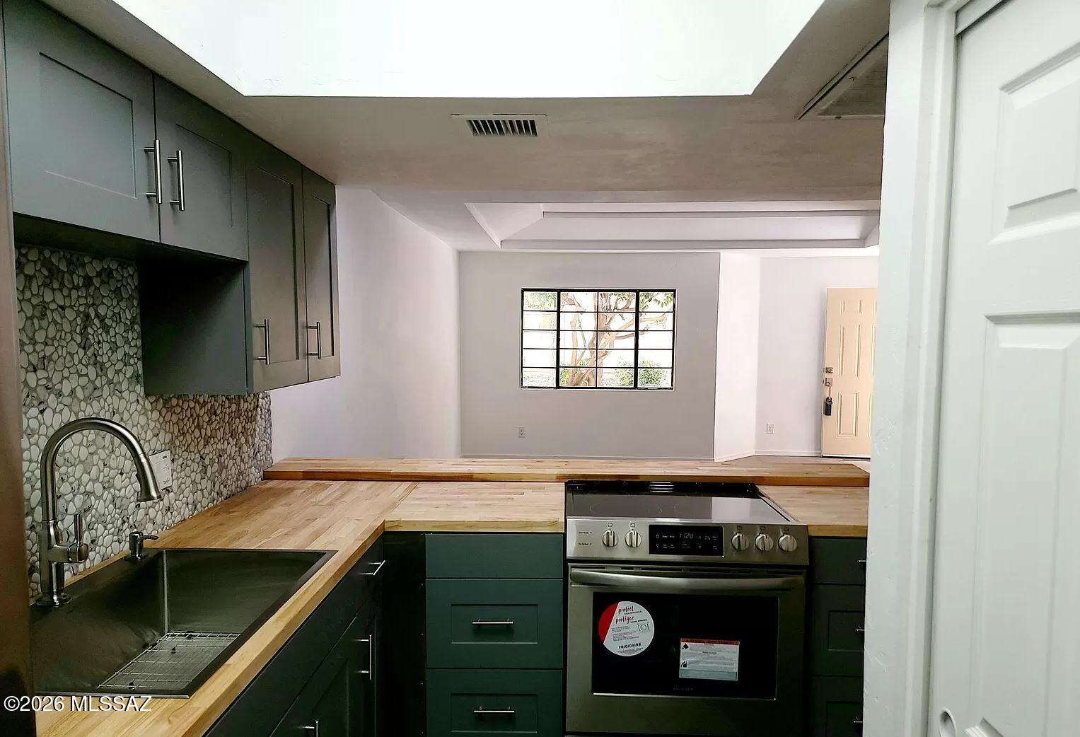 1200 E River Road #B22 — photo