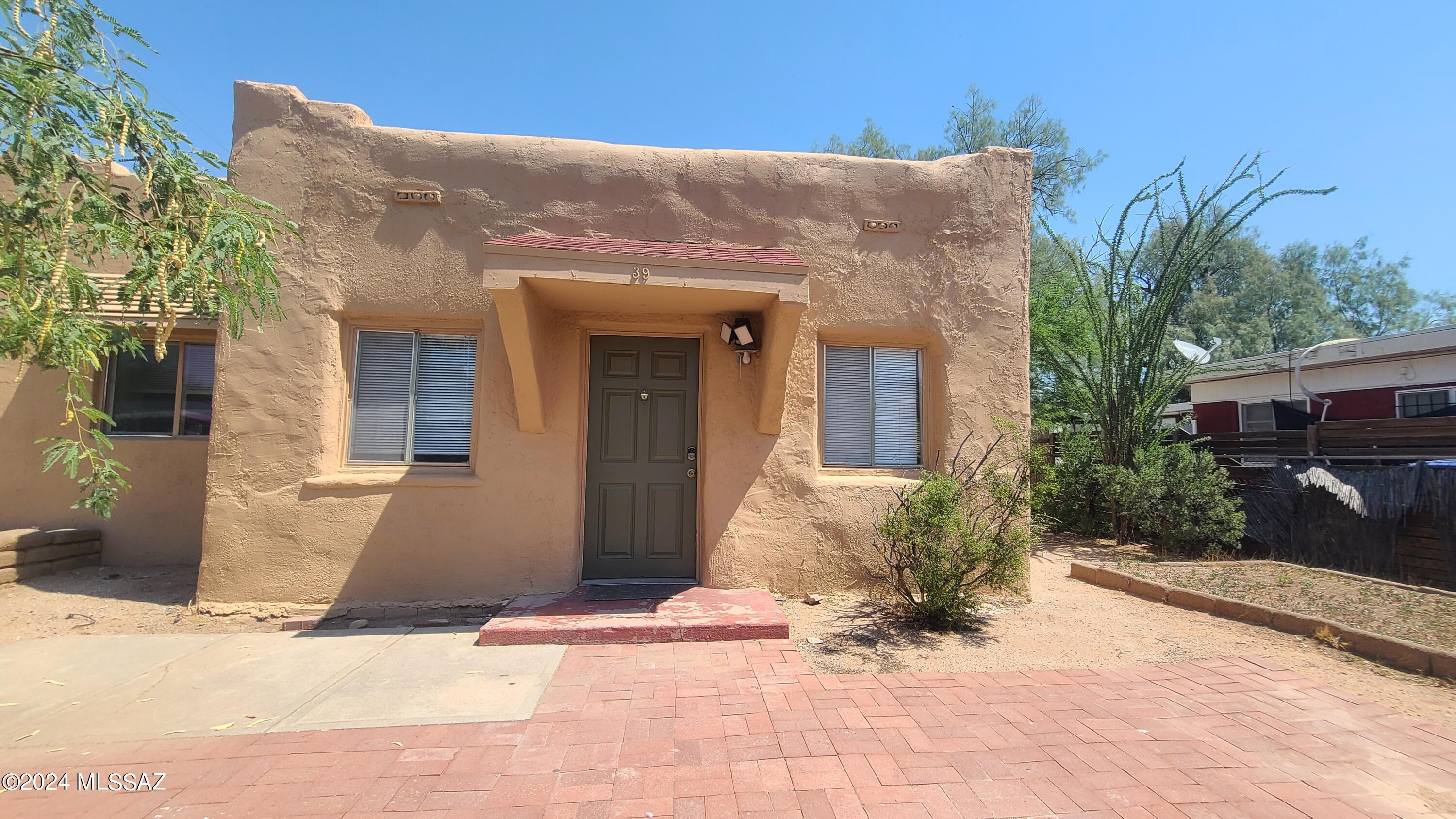 319 E Jacinto Street — photo