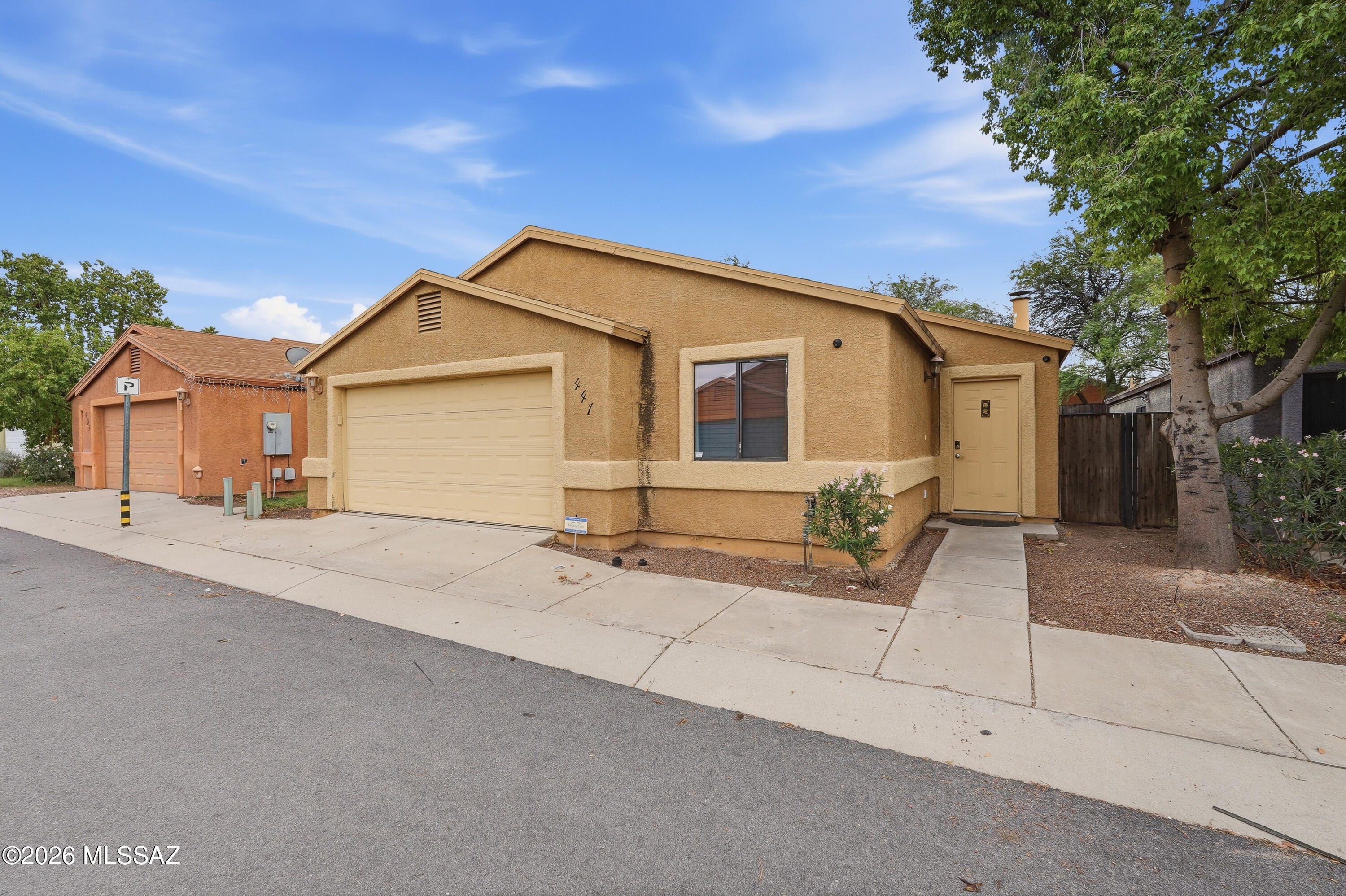 441 E Geronimo Bluff Loop, Tucson, AZ 85705 — photo 2