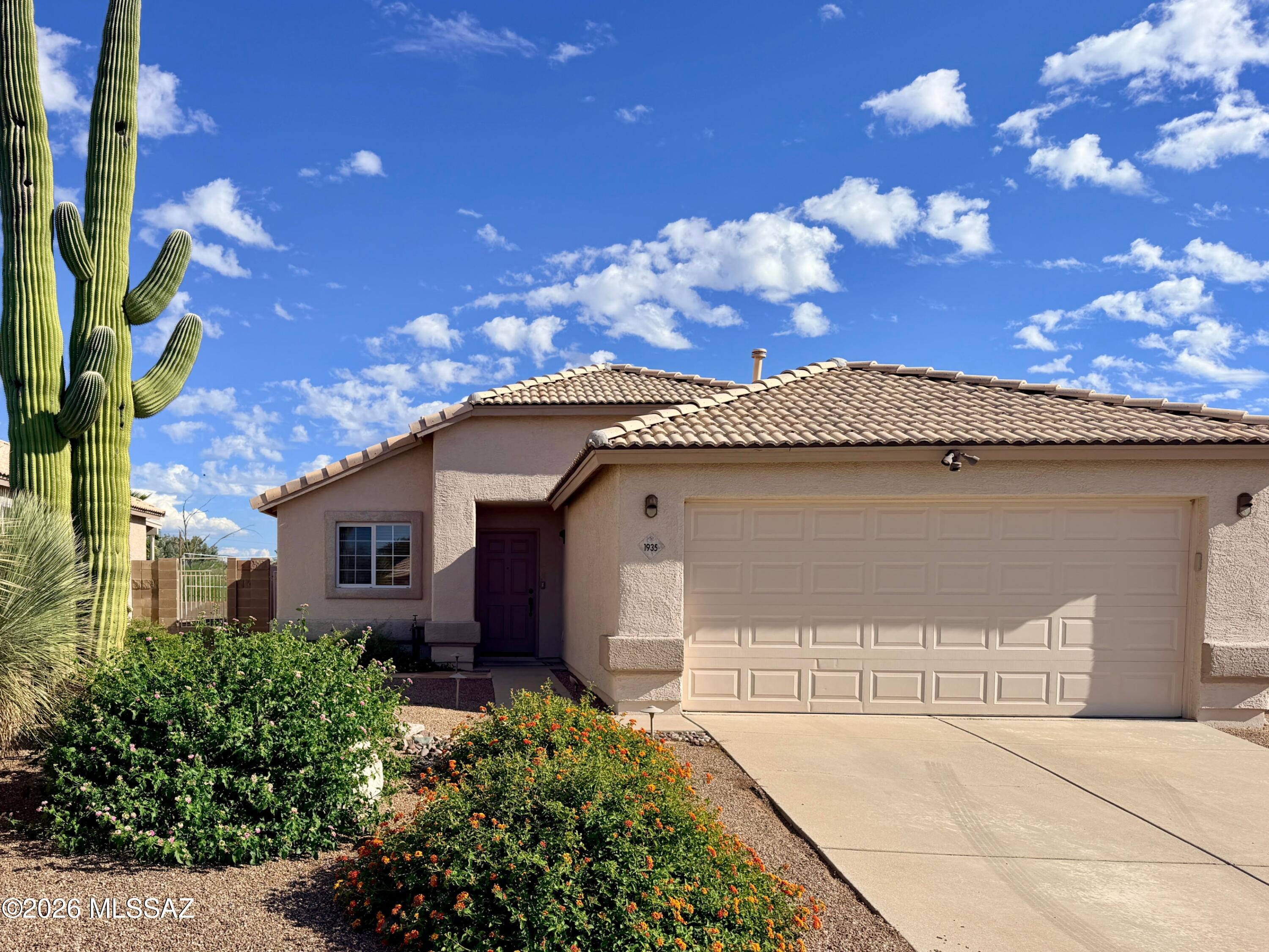 1935 W Cholla Vista Drive — photo
