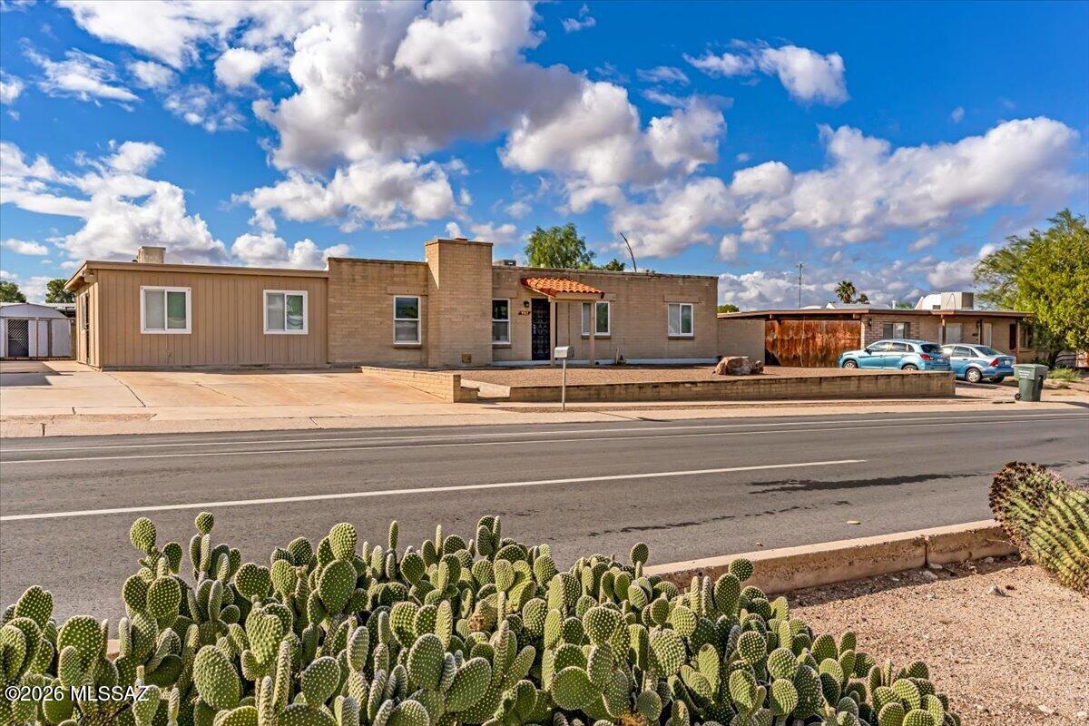 9742 E Stella Road — photo