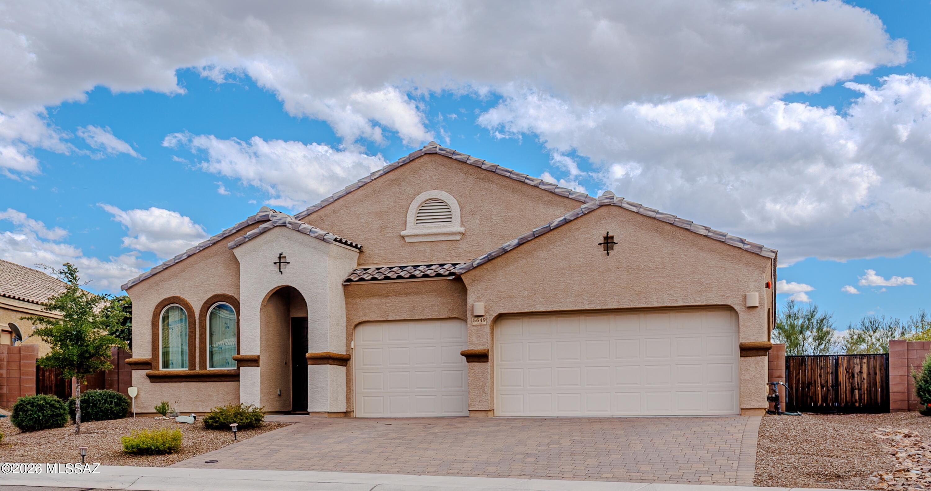 5649 W Jade Hollow Place — photo