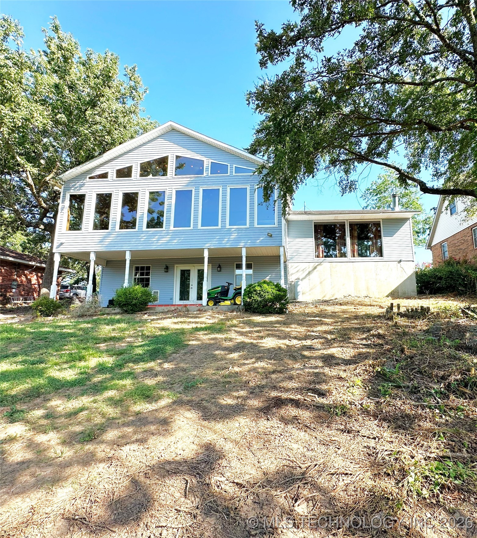 5381 Hilltop — photo