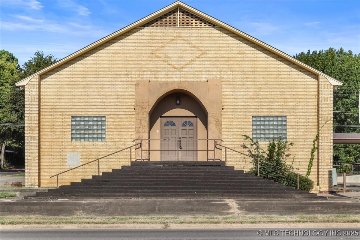506 S Broadway Street — photo