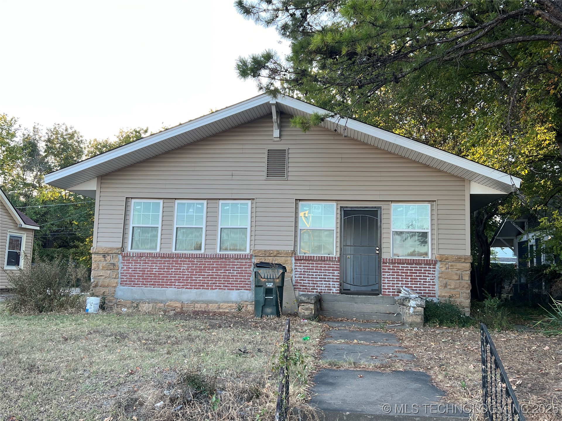 702 S Main Street — photo