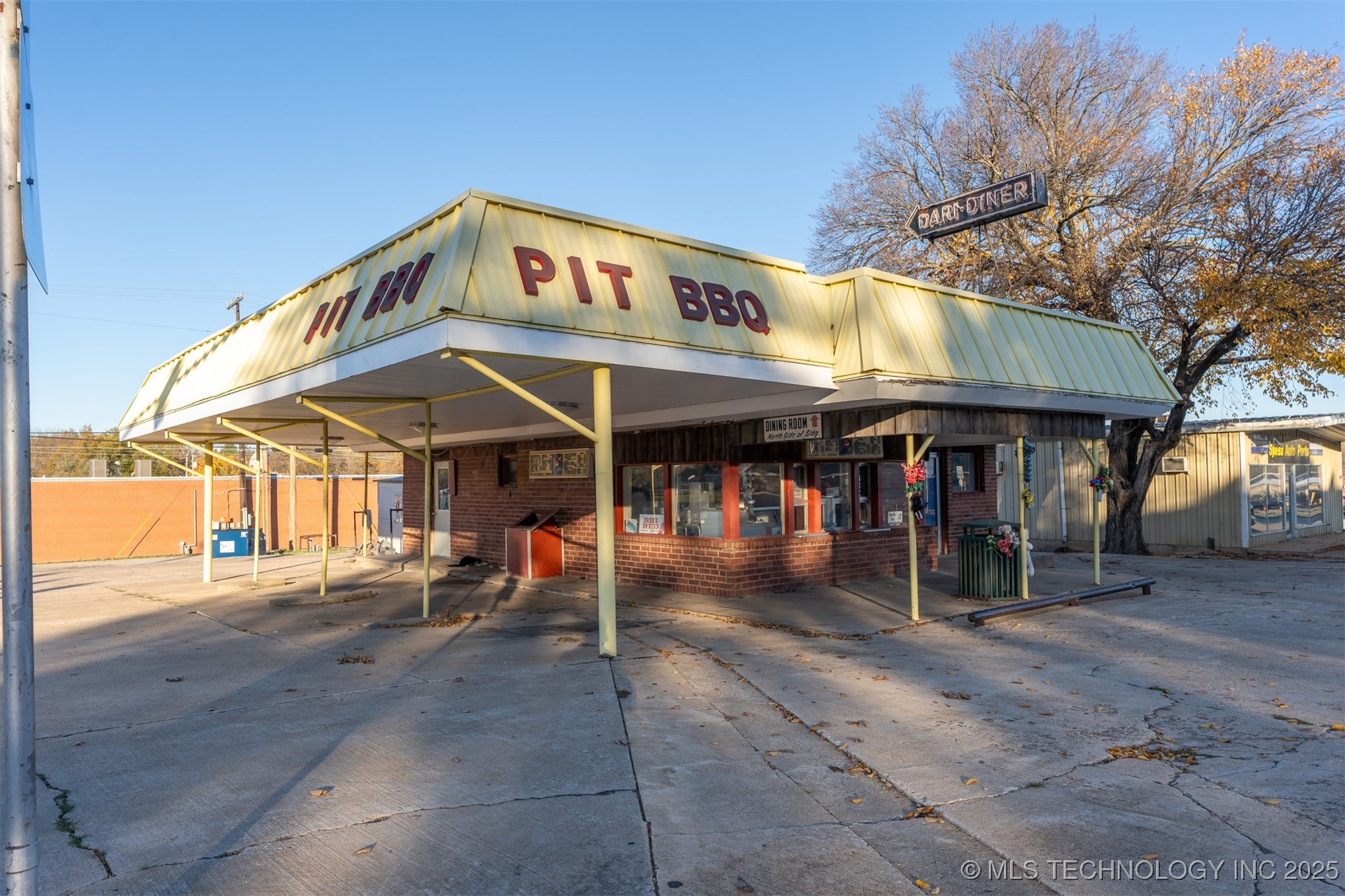 200 N Broadway Street — photo