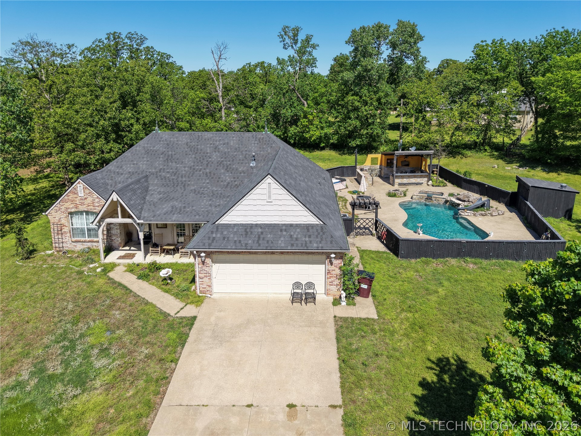 5117 Woodland Drive — photo