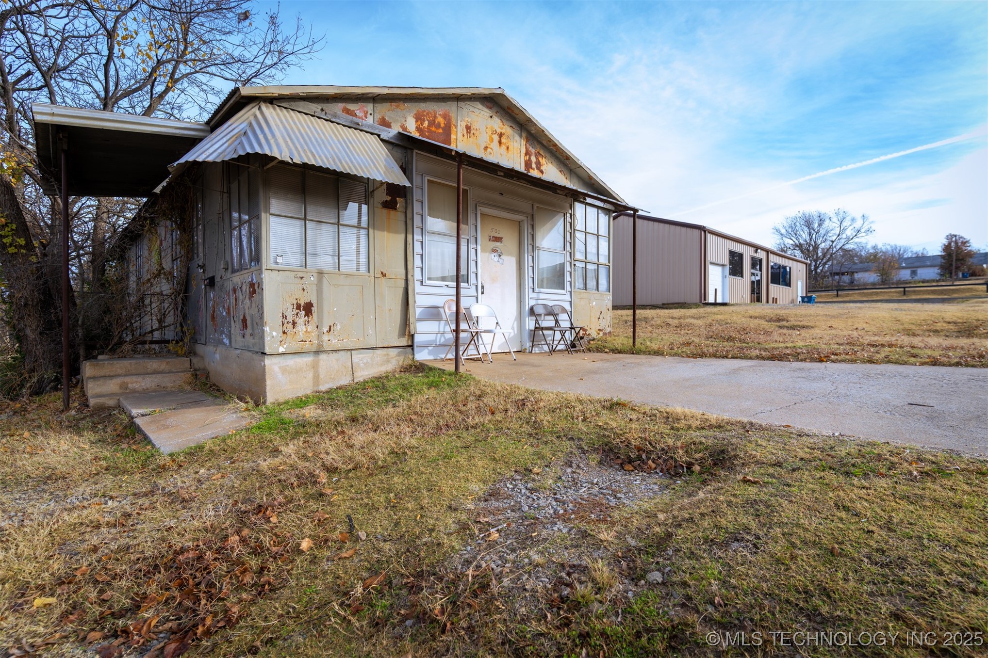 501 E Broadway Street — photo