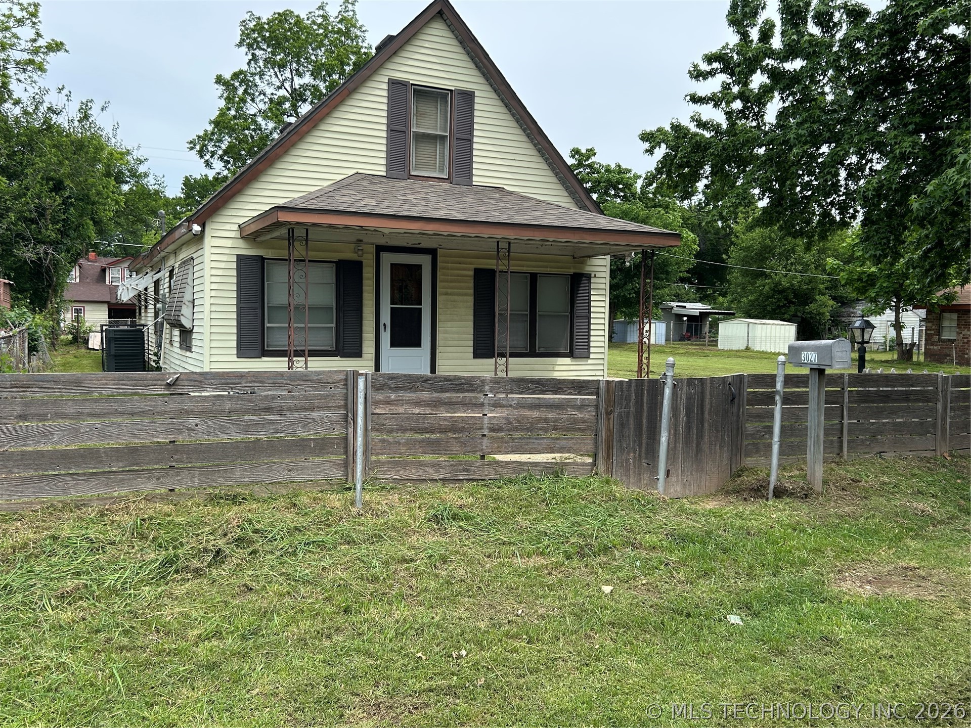 3027 W Cameron Street — photo
