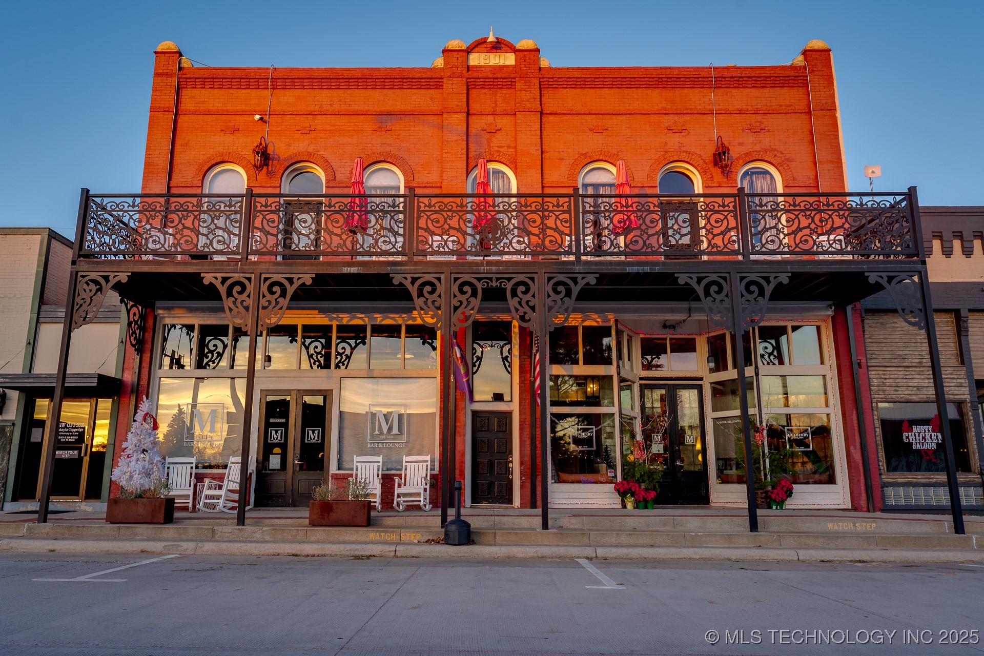 221 W Main — photo