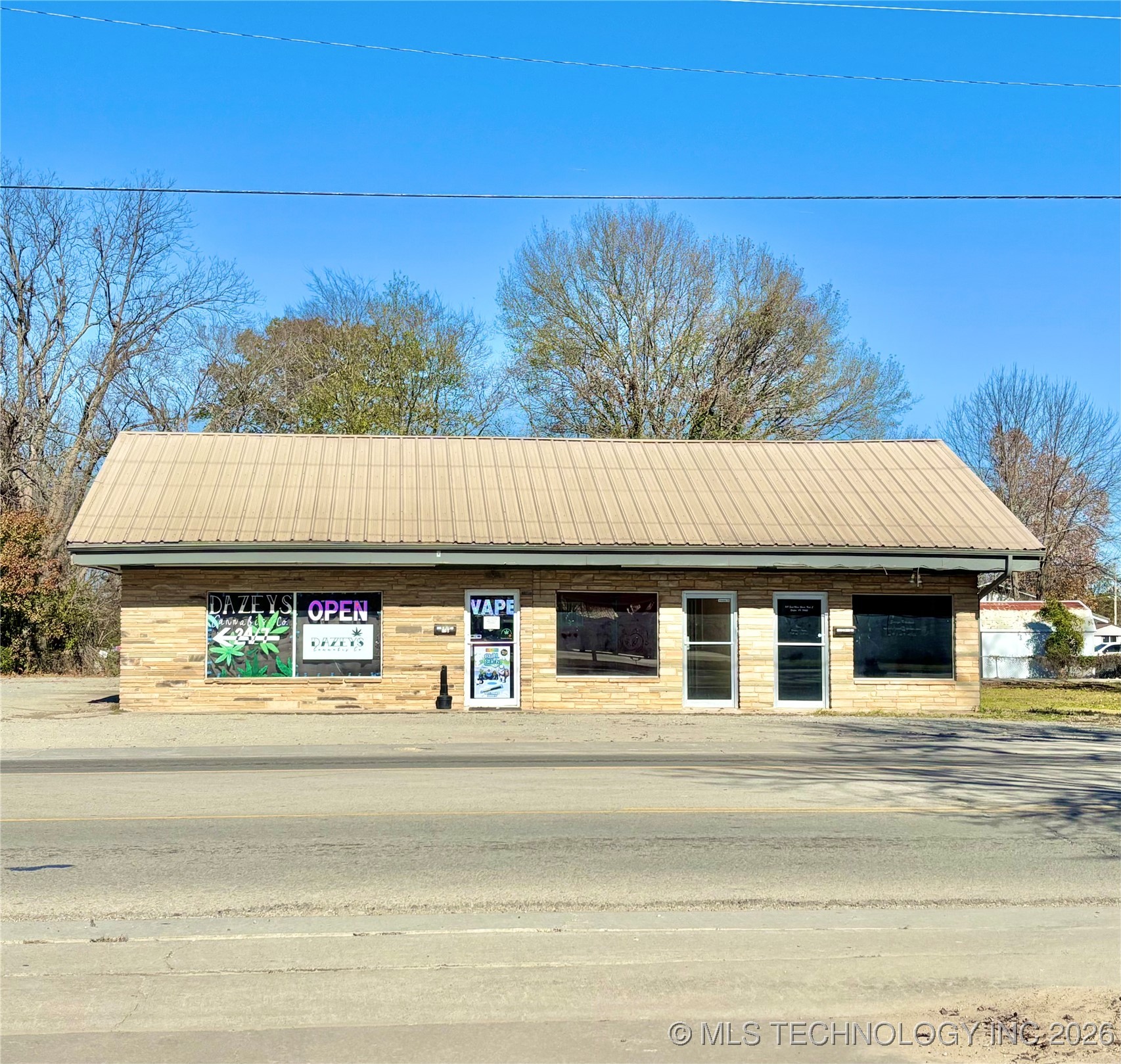 809 E Main — photo