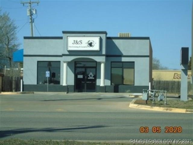 6711 NW Cache — photo
