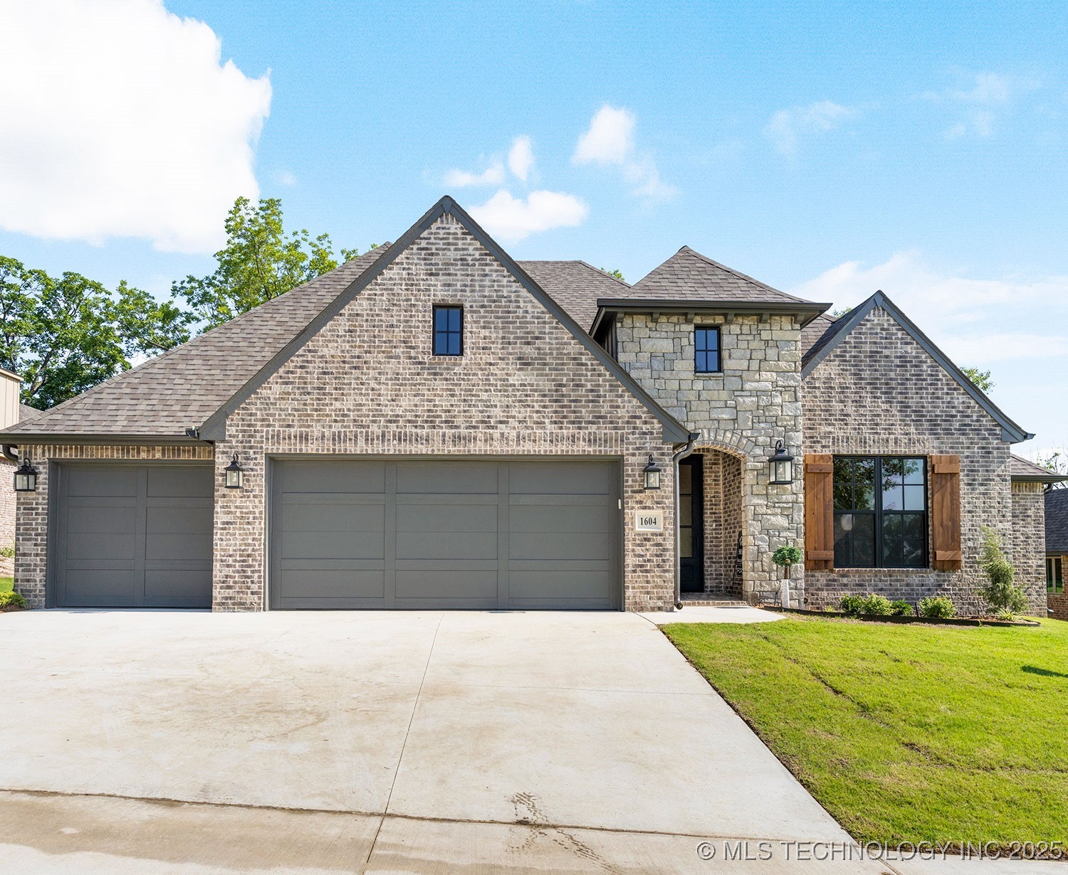 1604 Pinecrest Drive — photo