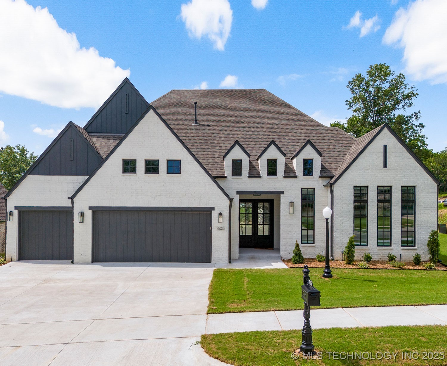 1605 Pinecrest Drive — photo