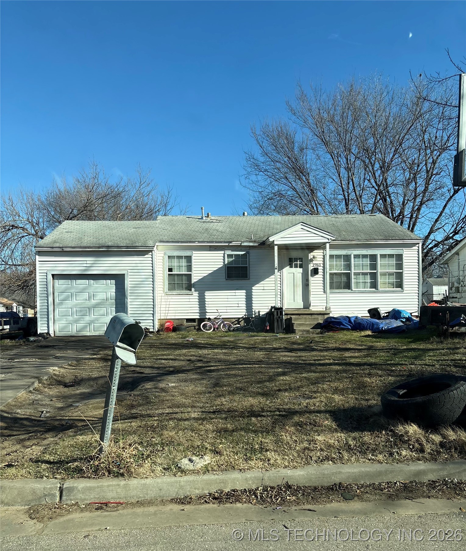 1961 N Florence Avenue — photo