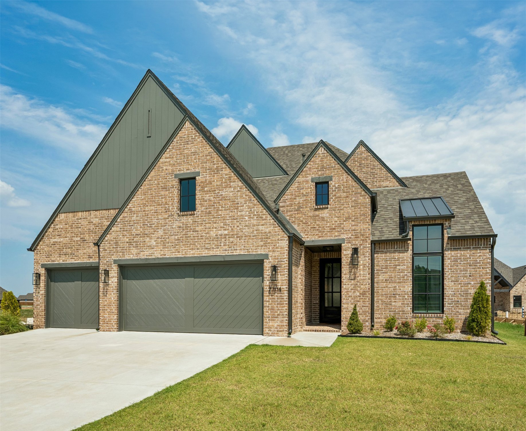 2704 W Twin Oaks Street — photo