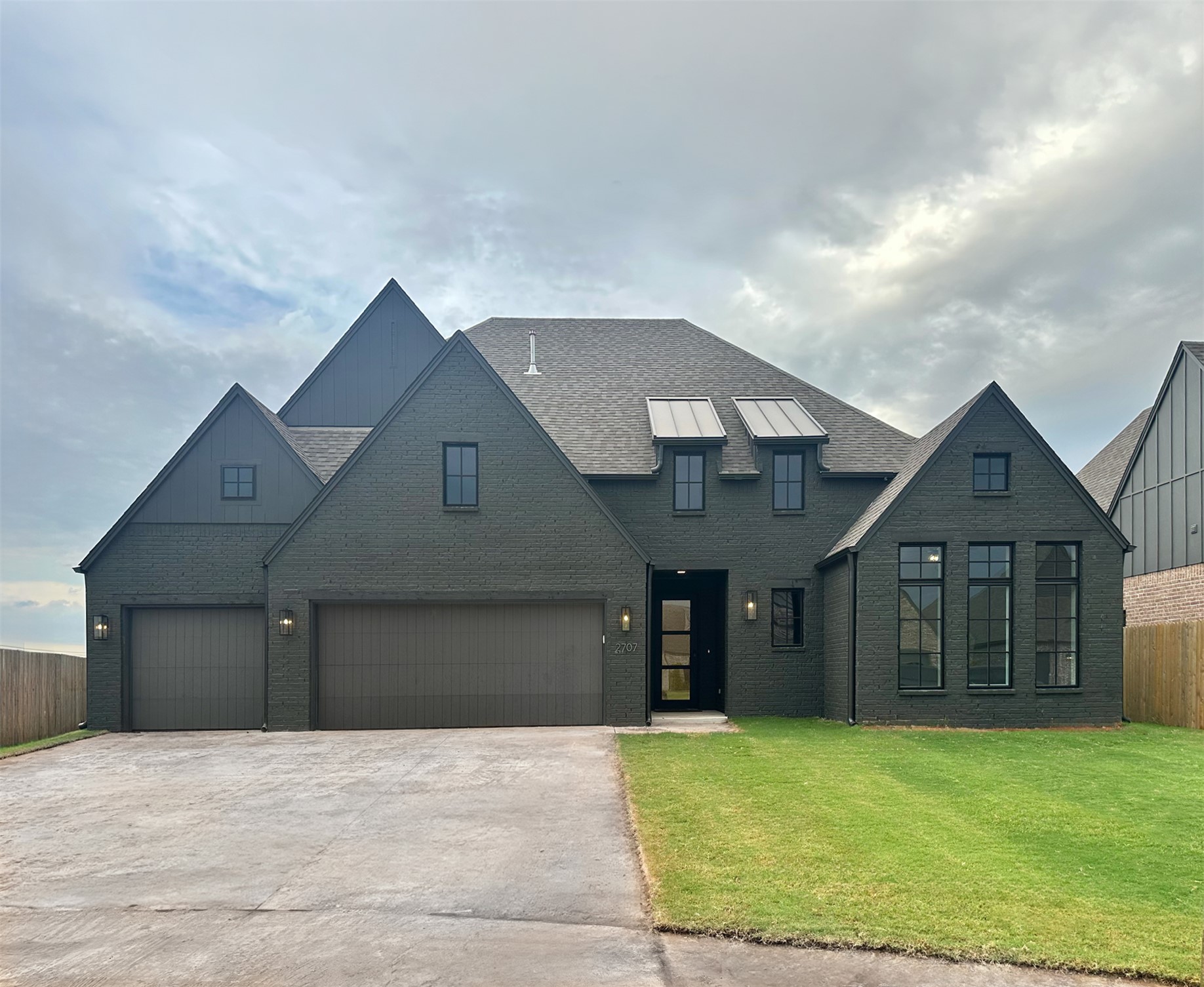 2707 W Van Buren Court — photo