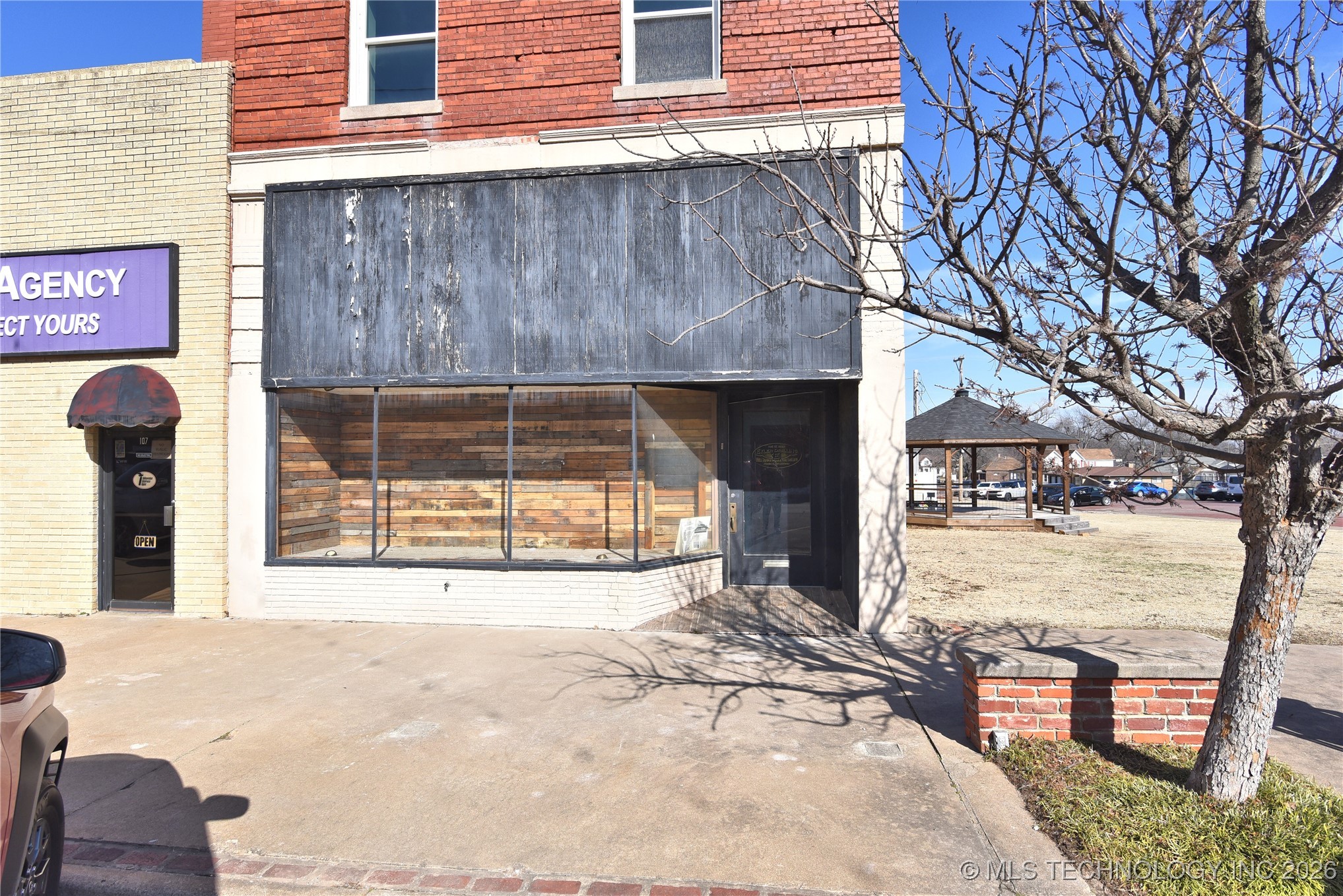 105 W Main Street — photo