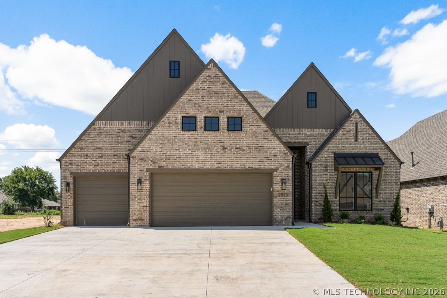 2513 W Twin Oaks Street — photo