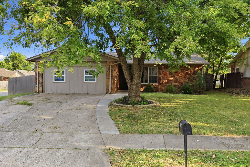 125 W Austin Street — photo