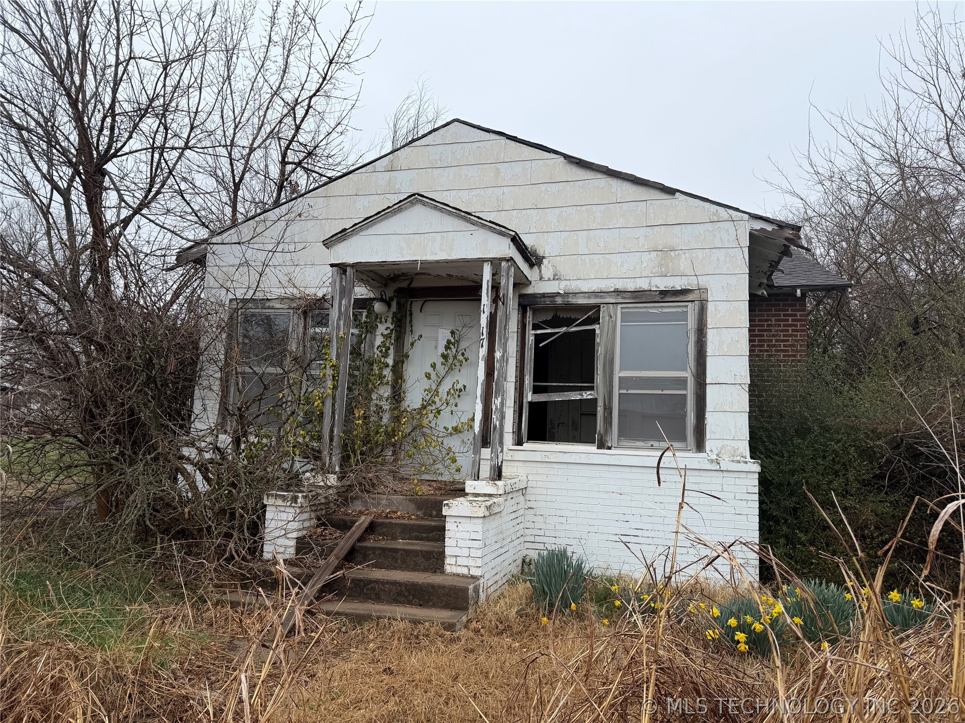 1017 E 10th Street — photo