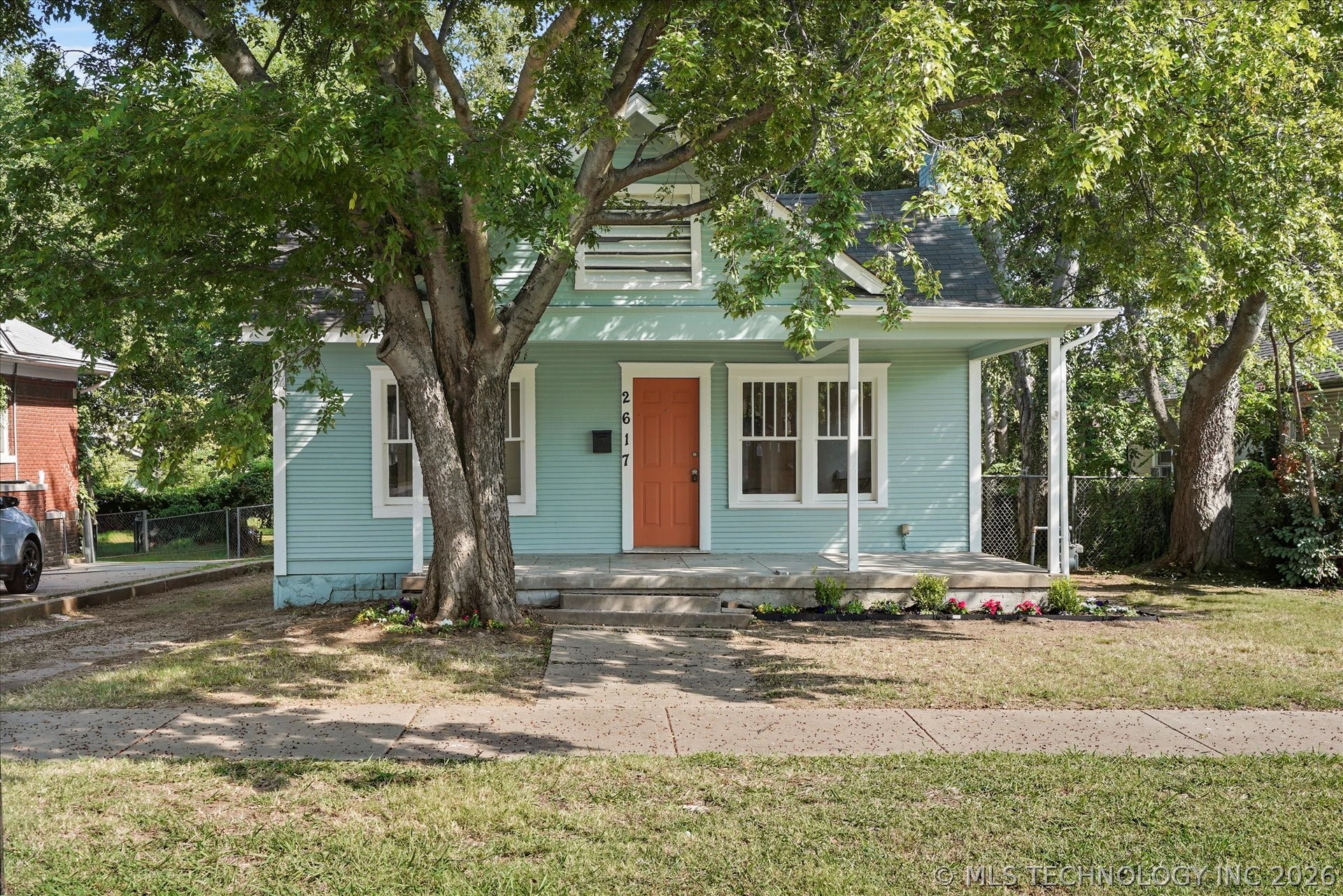 2617 E 10th Street — photo