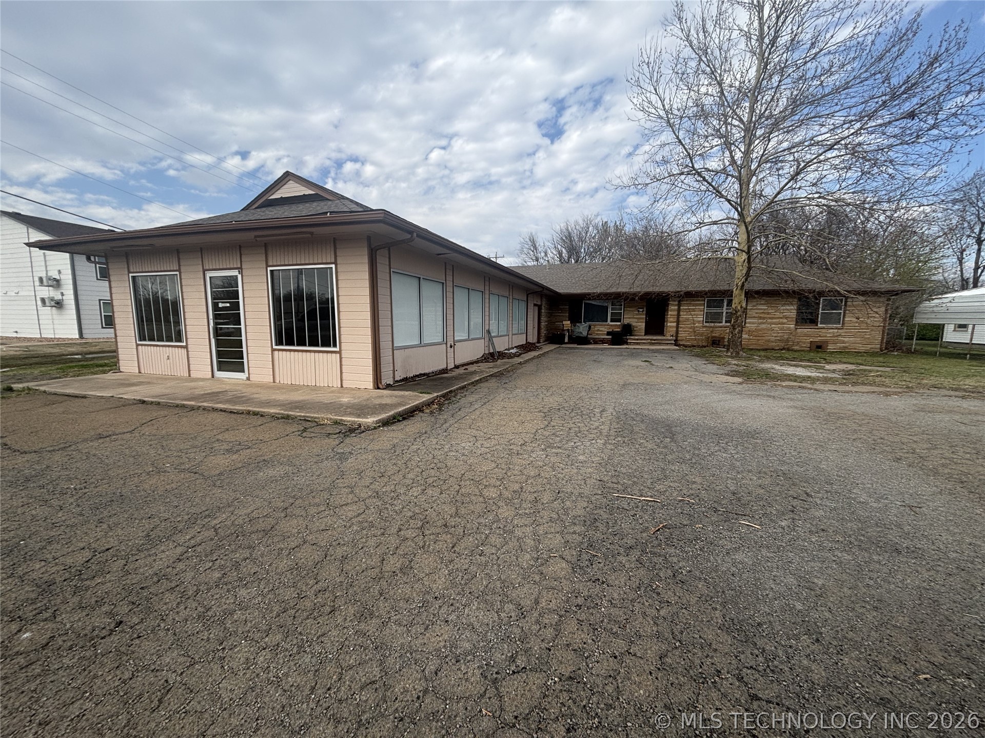 418 W Rogers Boulevard — photo